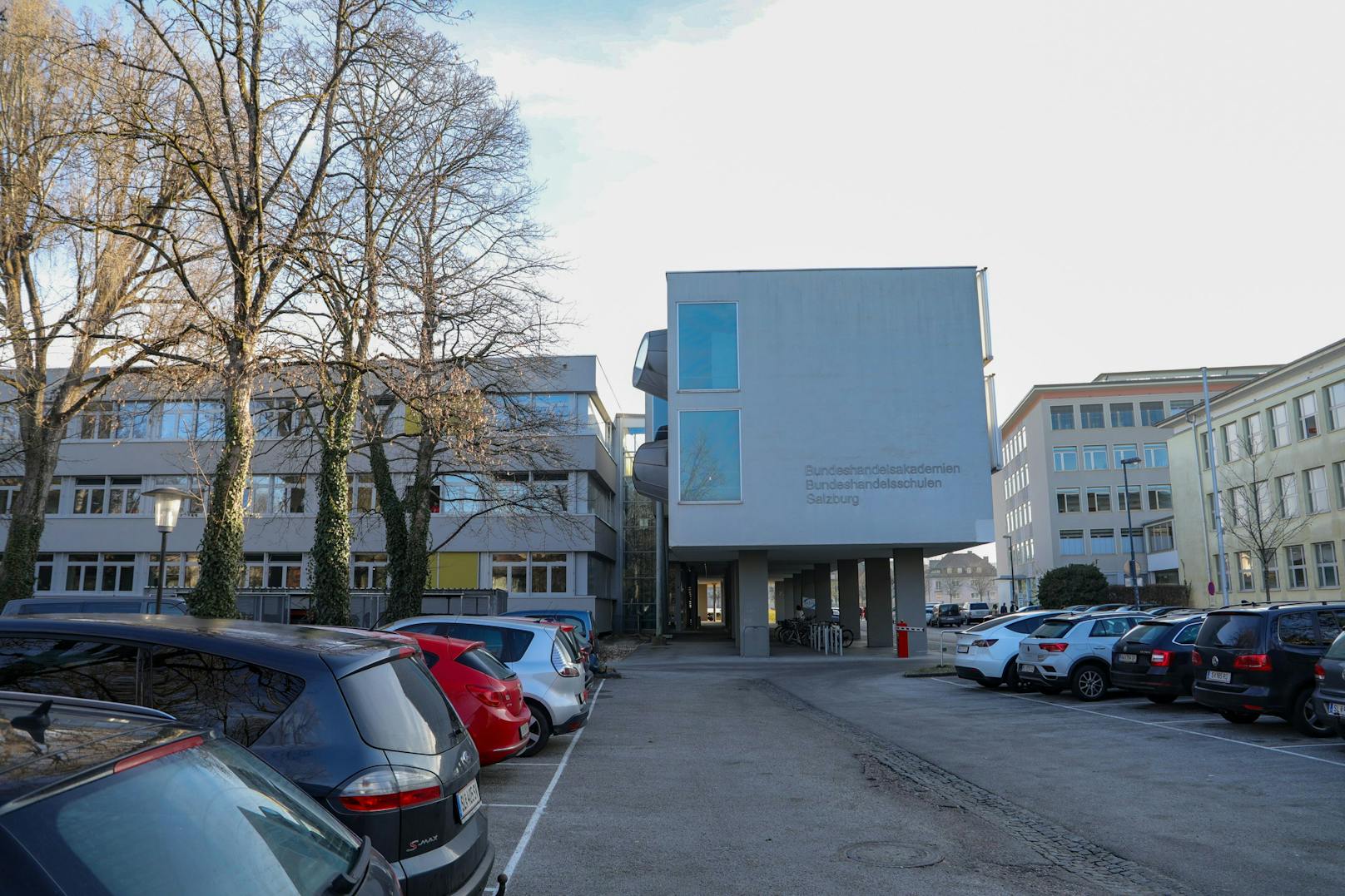 Die Handelsakademie 2 in Salzburg musste vorübergehend gesperrt werden.