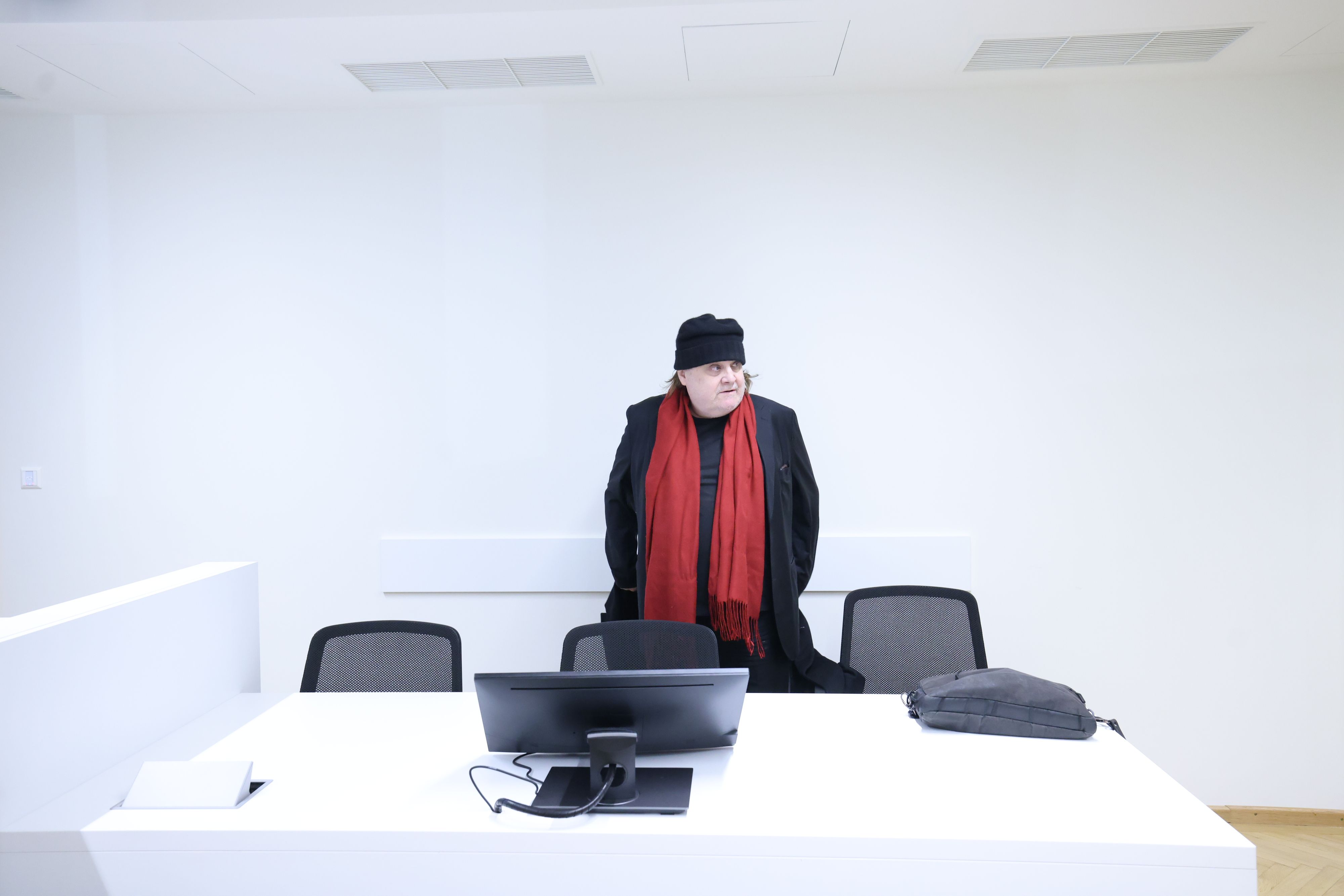 Paulus Manker, einst gefeierter Theatermacher, steht nun wegen Untreue und betrügerischer Krida im Fokus der Justiz.