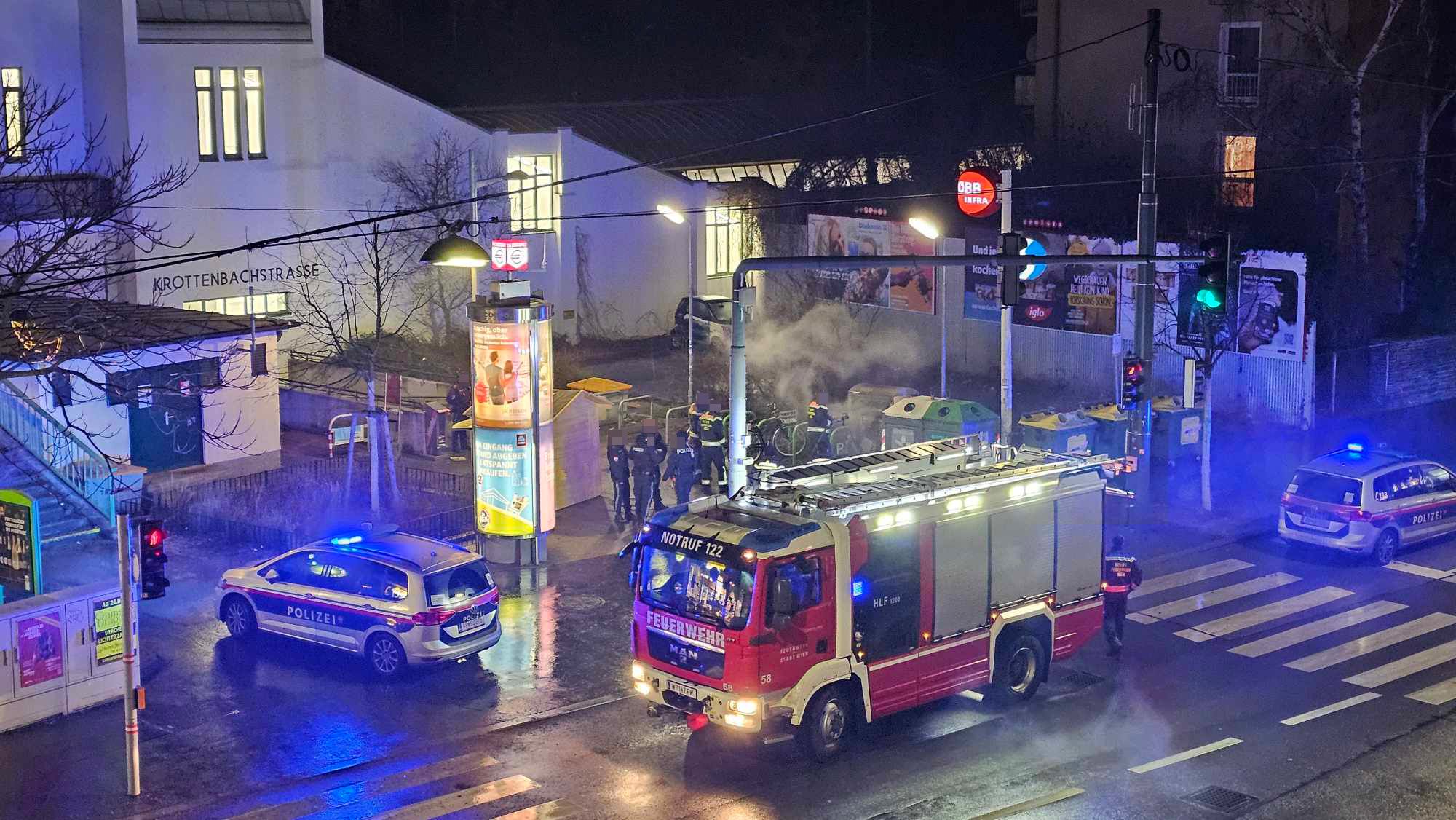 Die Polizei sperrte schon vorm Eintreffen der Feuerwehr den Bereich ab.