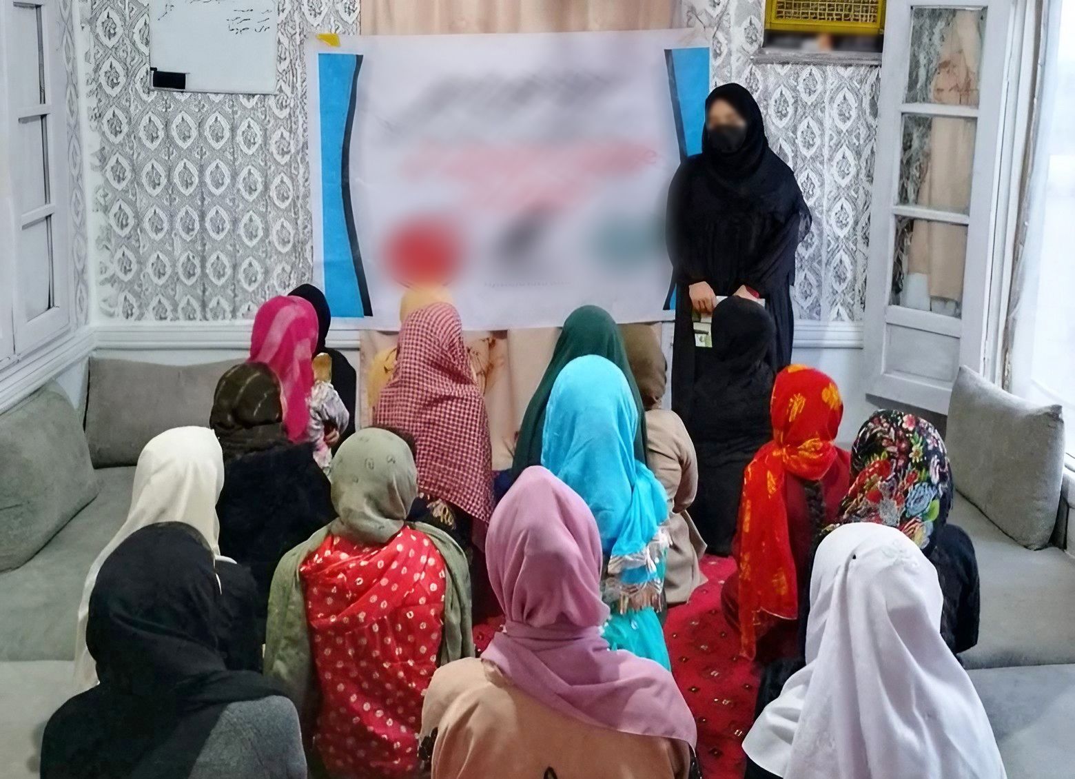 1,4 Millionen Mädchen und junge Frauen sind aufgrund des Taliban-Regime in Afghanistan von Bildung ausgeschlossen.