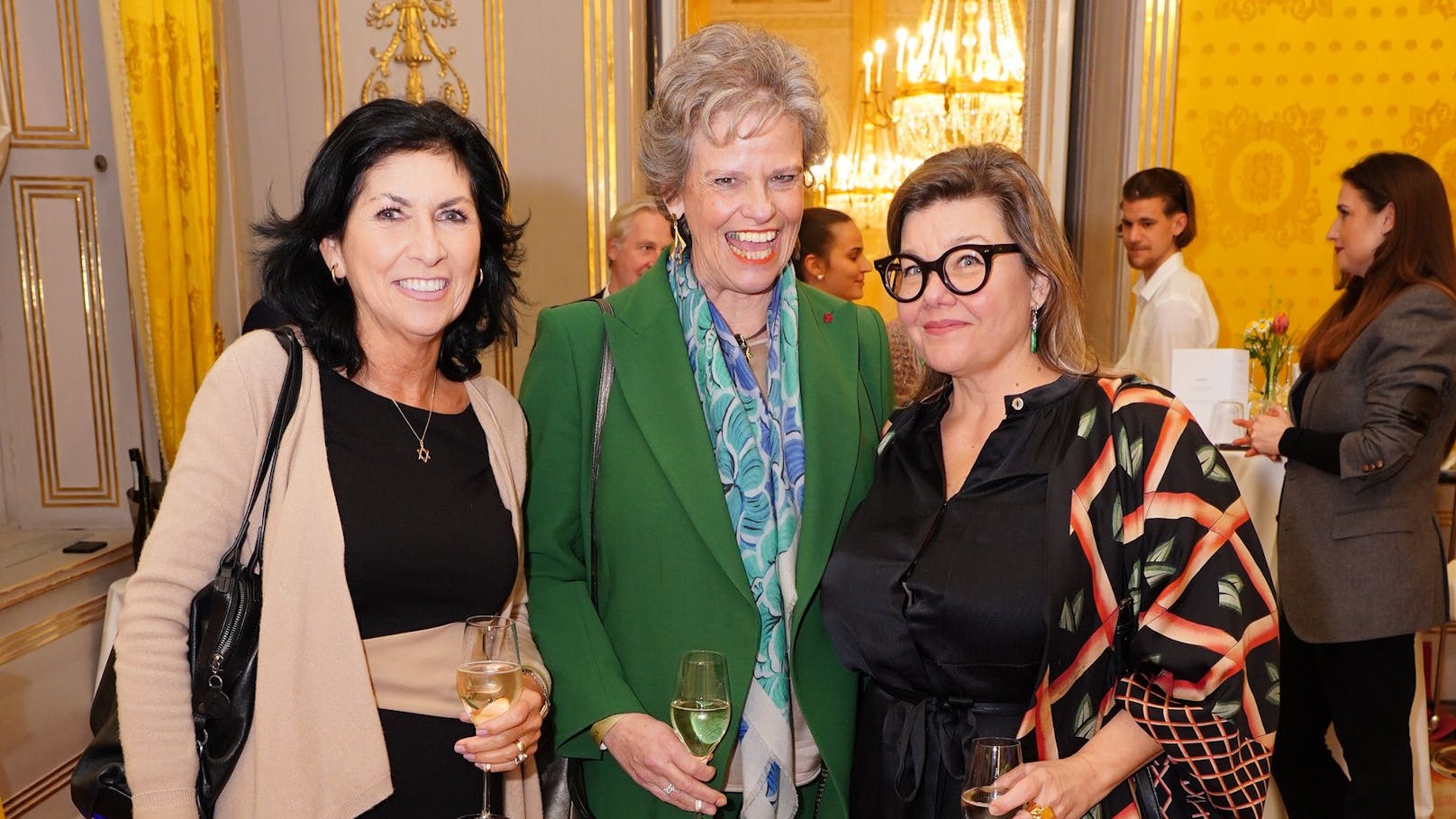 Museumsdirektorin Danielle Spera, Kunsthistorikerin Sabine Haag und Lilli Hollein warfen auch einen Blick in die Albertina.