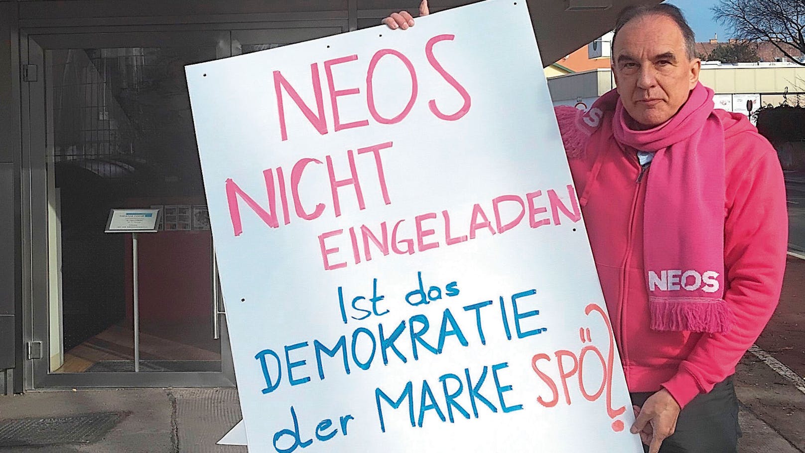 NEOS-Mann sauer: "Bei Diskussion nicht eingeladen"