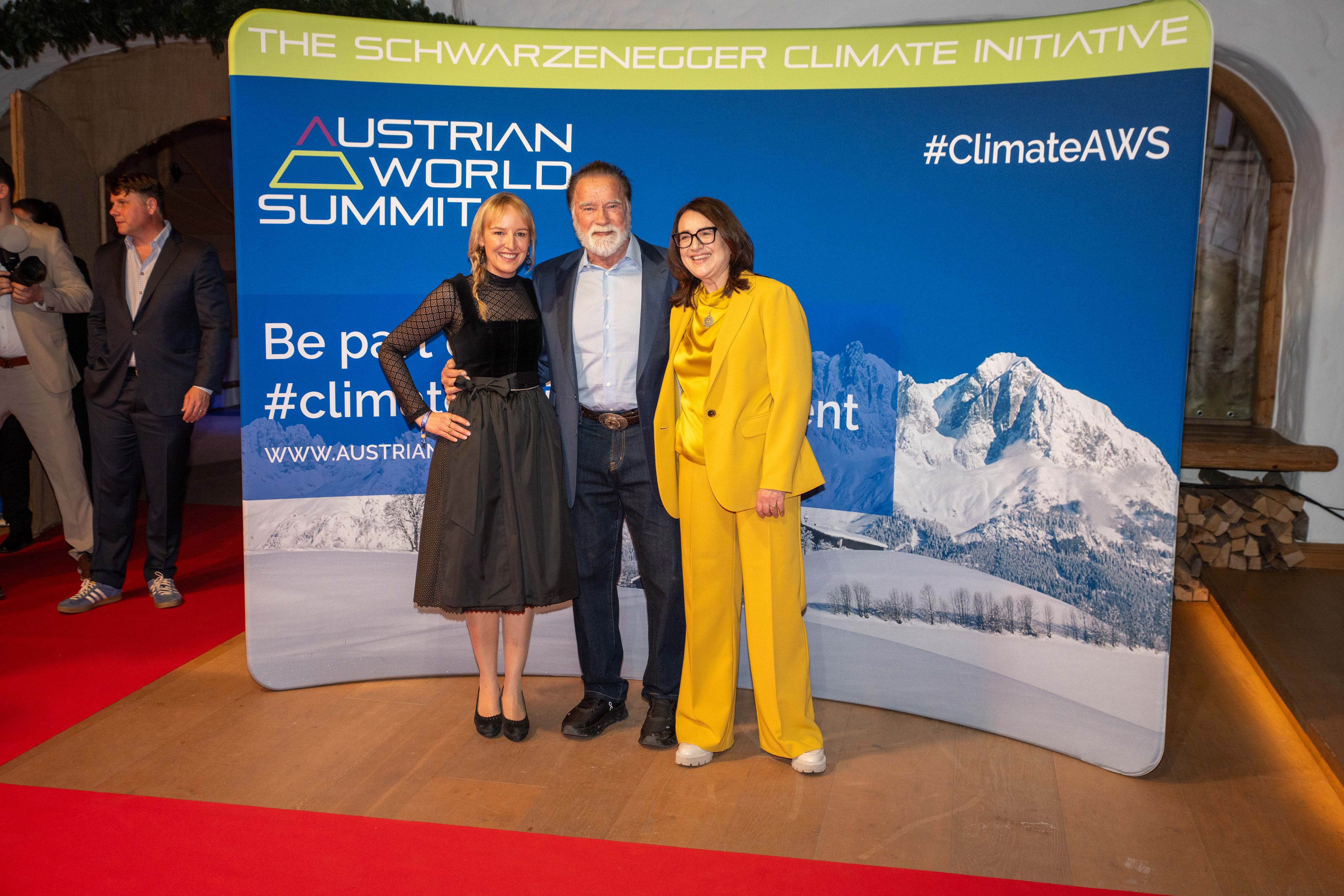 Arnold Schwarzenegger ist in Gedanken bei seinen Landsleuten in Los Angeles und möchte mit der gesammelten Summe, 300.000 Euro an die Feuerwehr in LA spenden.