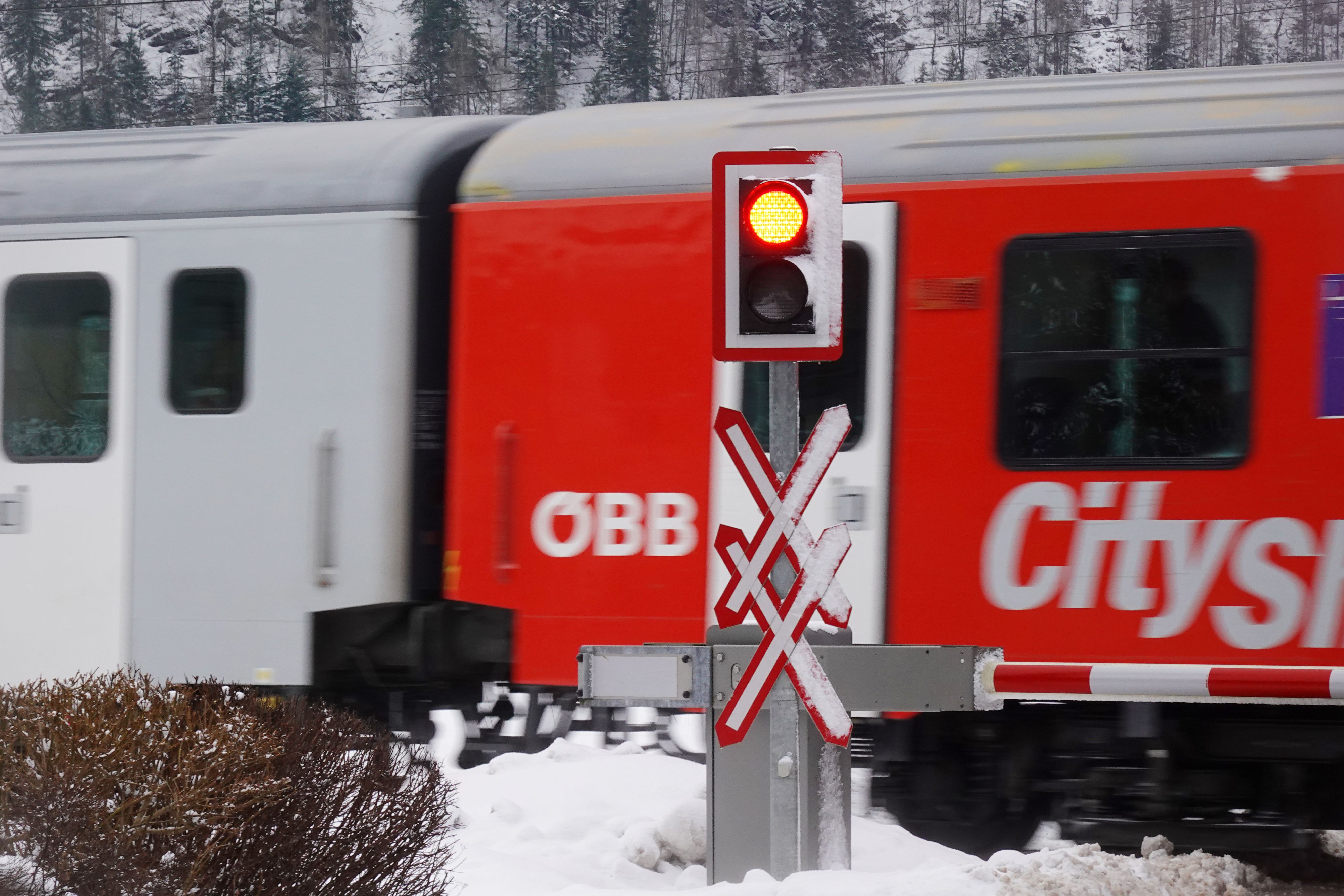 Die Traisentalbahn wird modernisiert und steht daher bis September still.