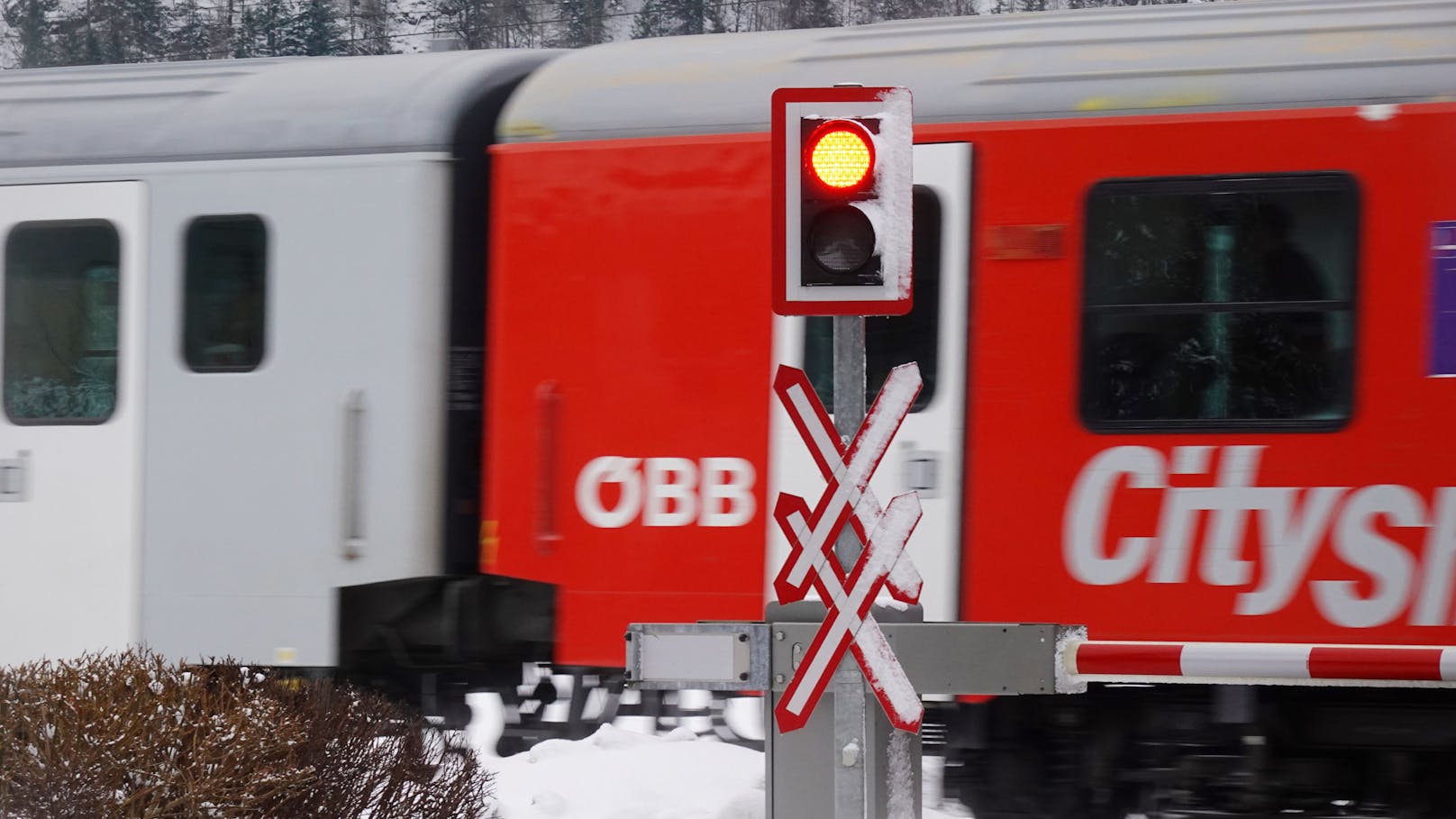 Pendler-Albtraum! Regionalbahn fällt monatelang aus