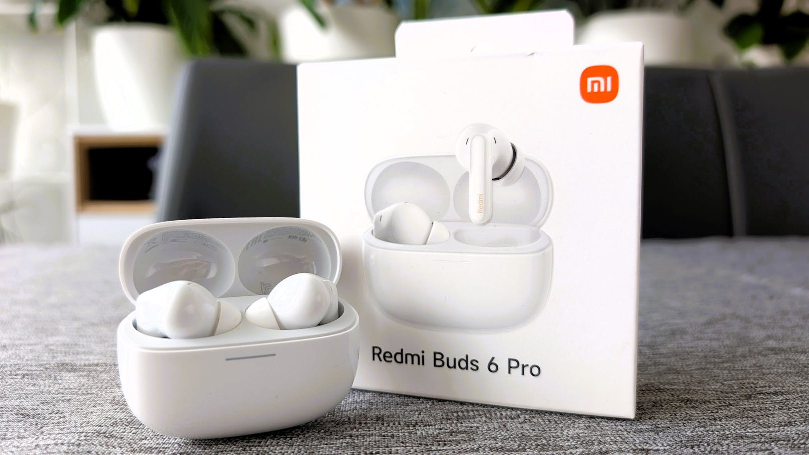 Für unter 100 Euro – konkret 79,99 Euro – wollen die Redmi Buds 6 Pro aber mit einem sehr guten Preis-Leistungs-Verhältnis beeindrucken.