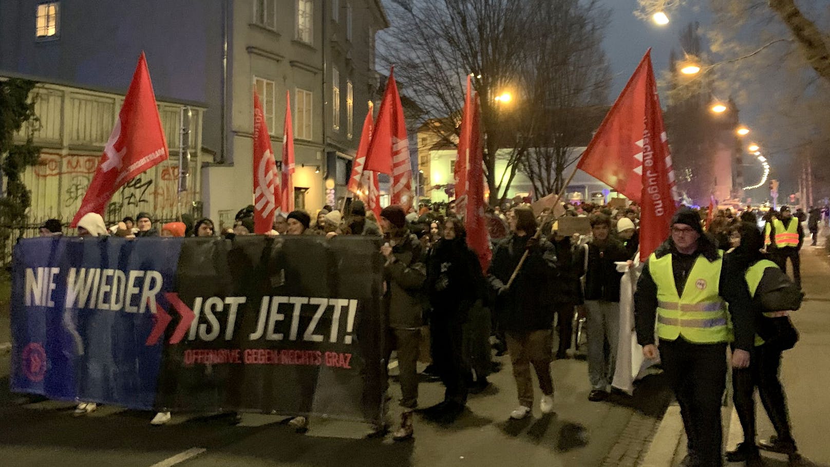 "Kickl raus!" – Großdemo legt Grazer City lahm