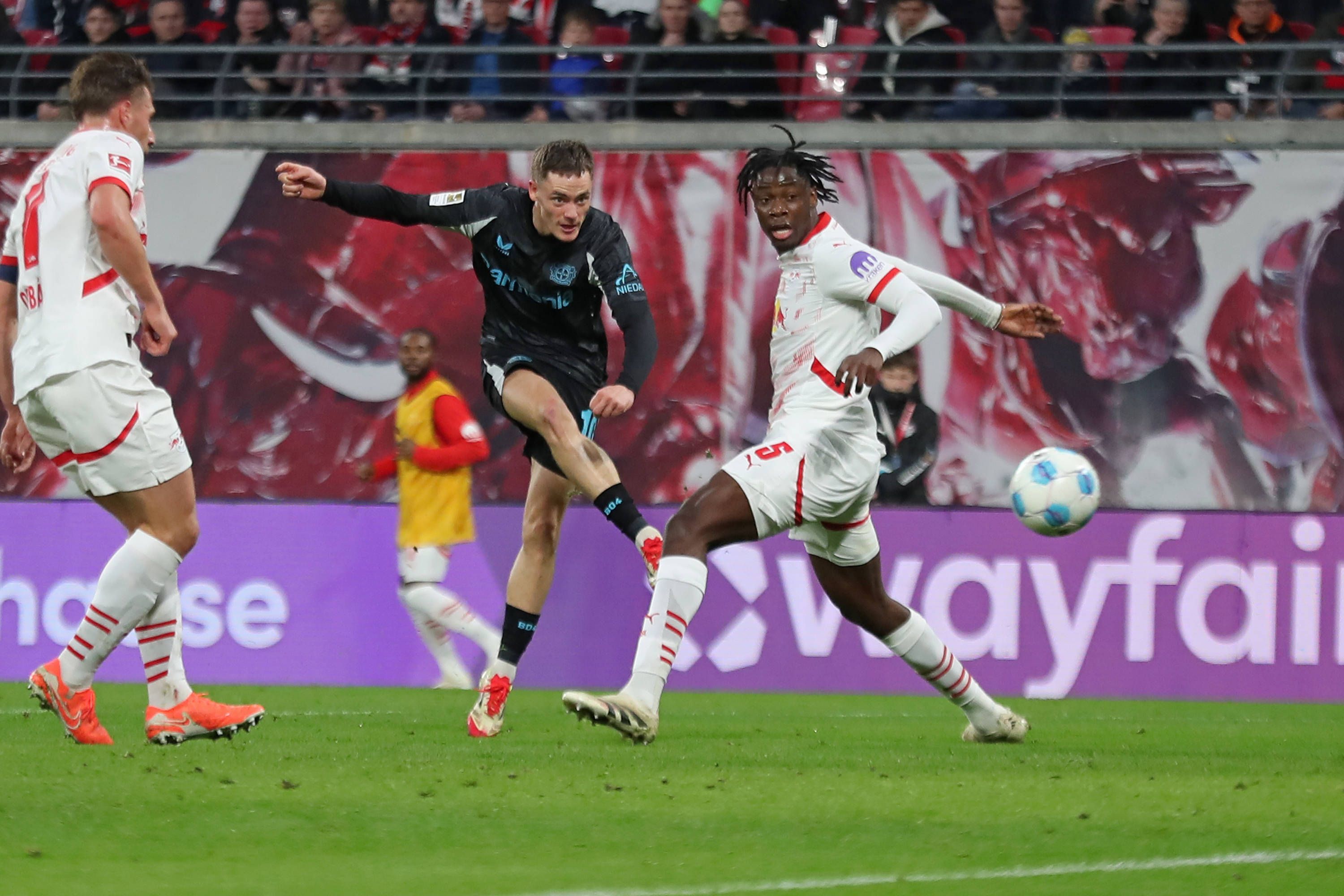 Leverkusen vergab die Führung in Leipzig.