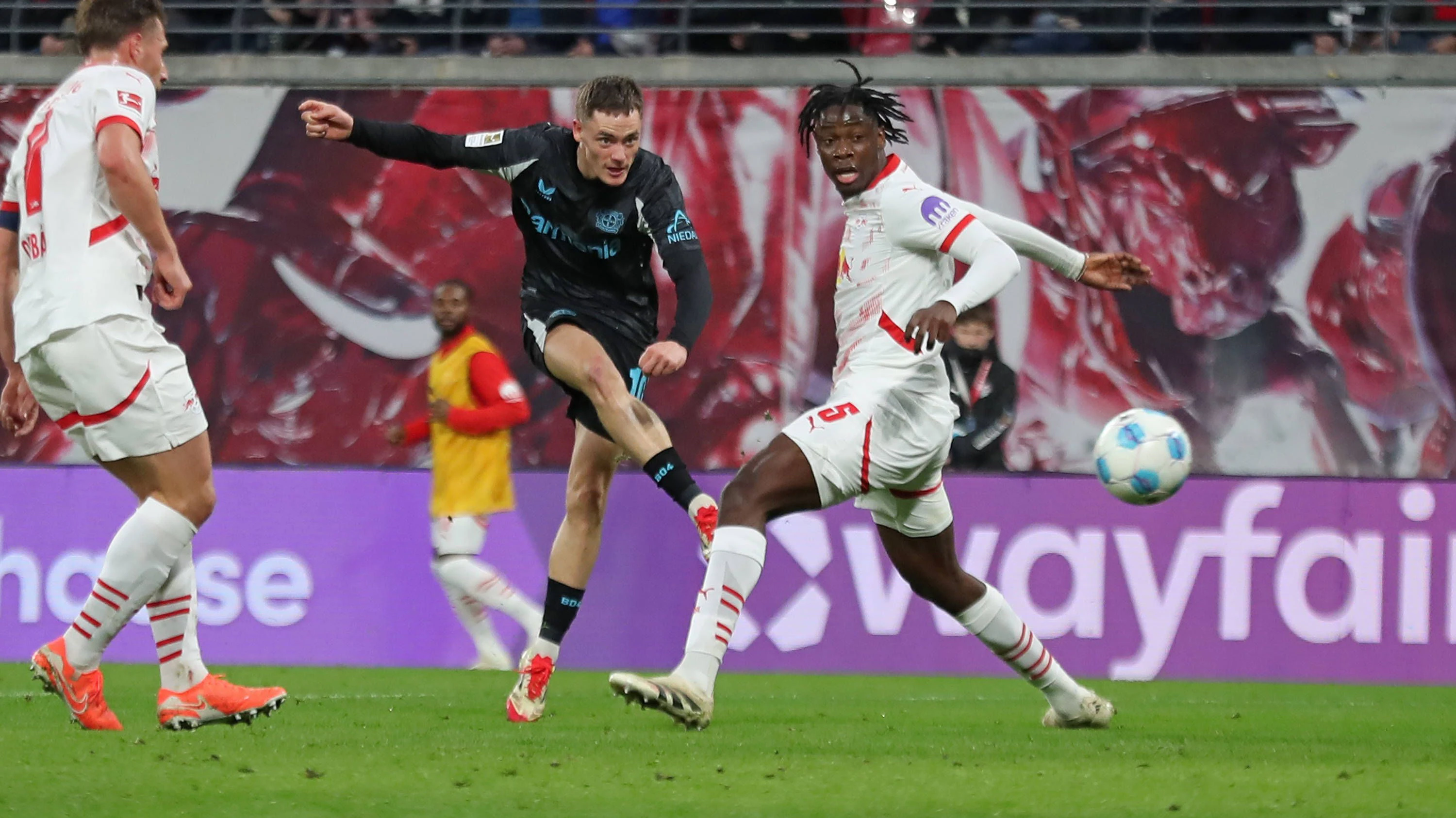 Leverkusen vergab die Führung in Leipzig.