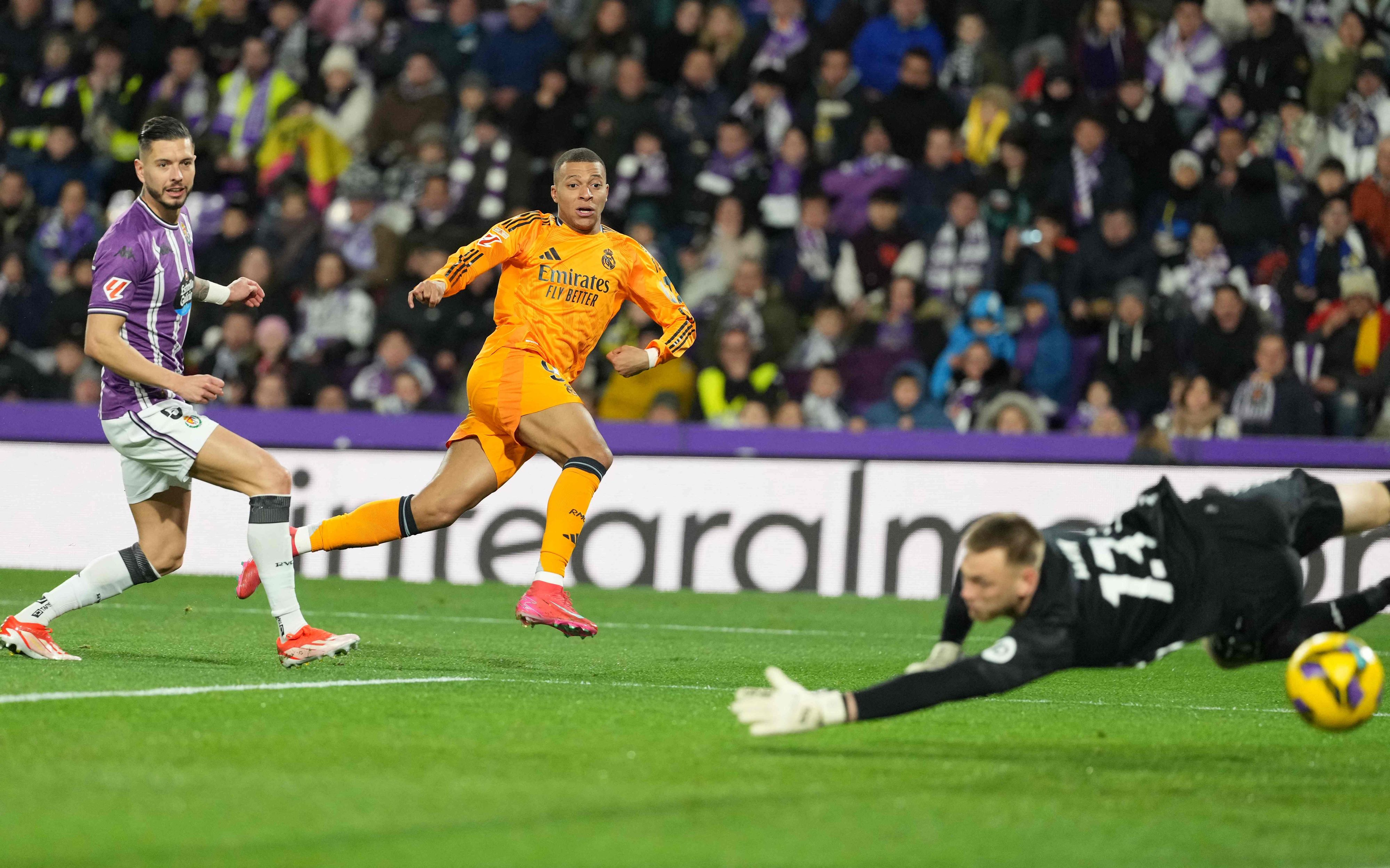 Kylian Mbappe macht den Hattrick gegen Real Valladolid perfekt.