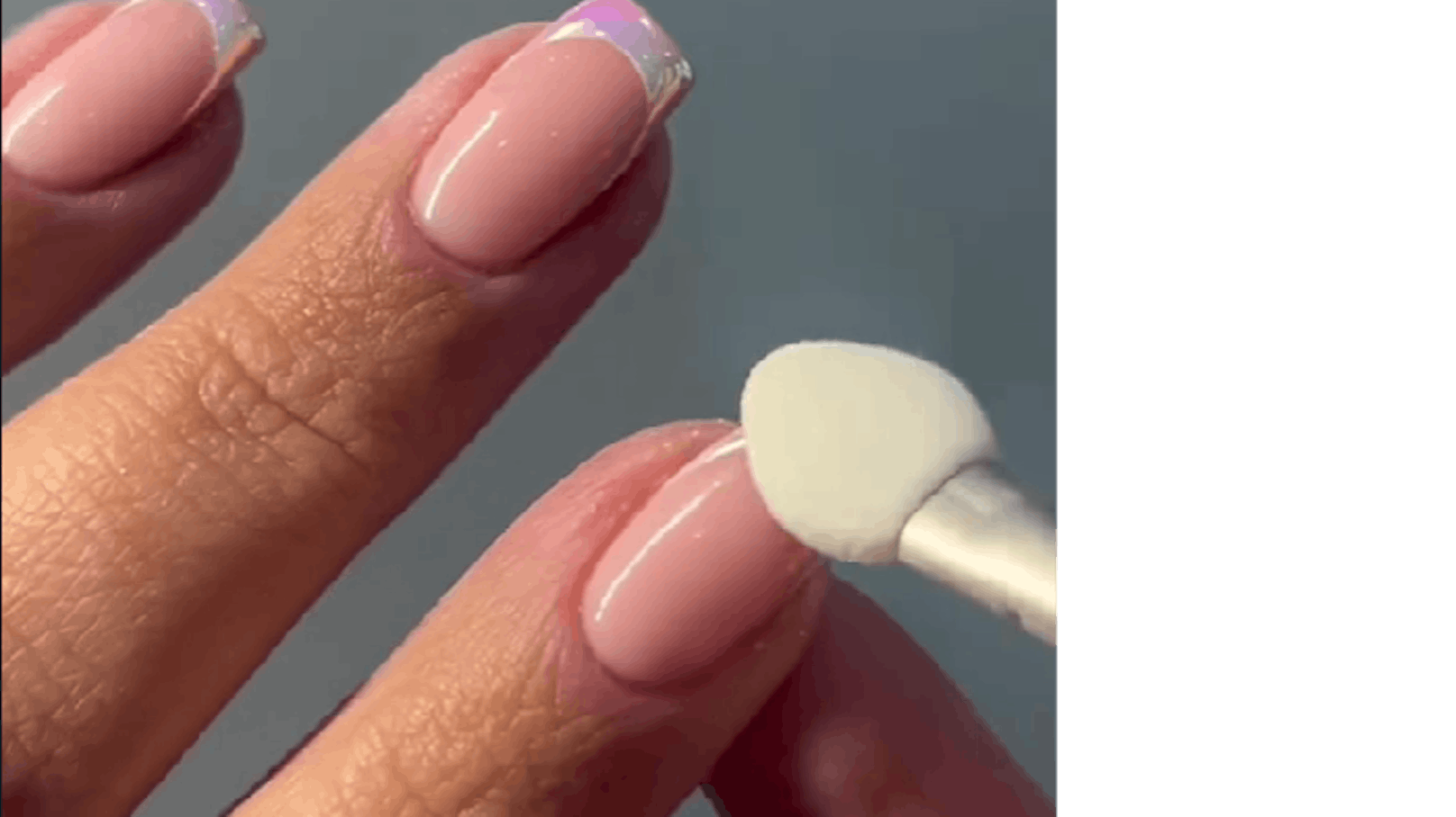 French Manicure wird bunt - oder in diesem Fall "holo".