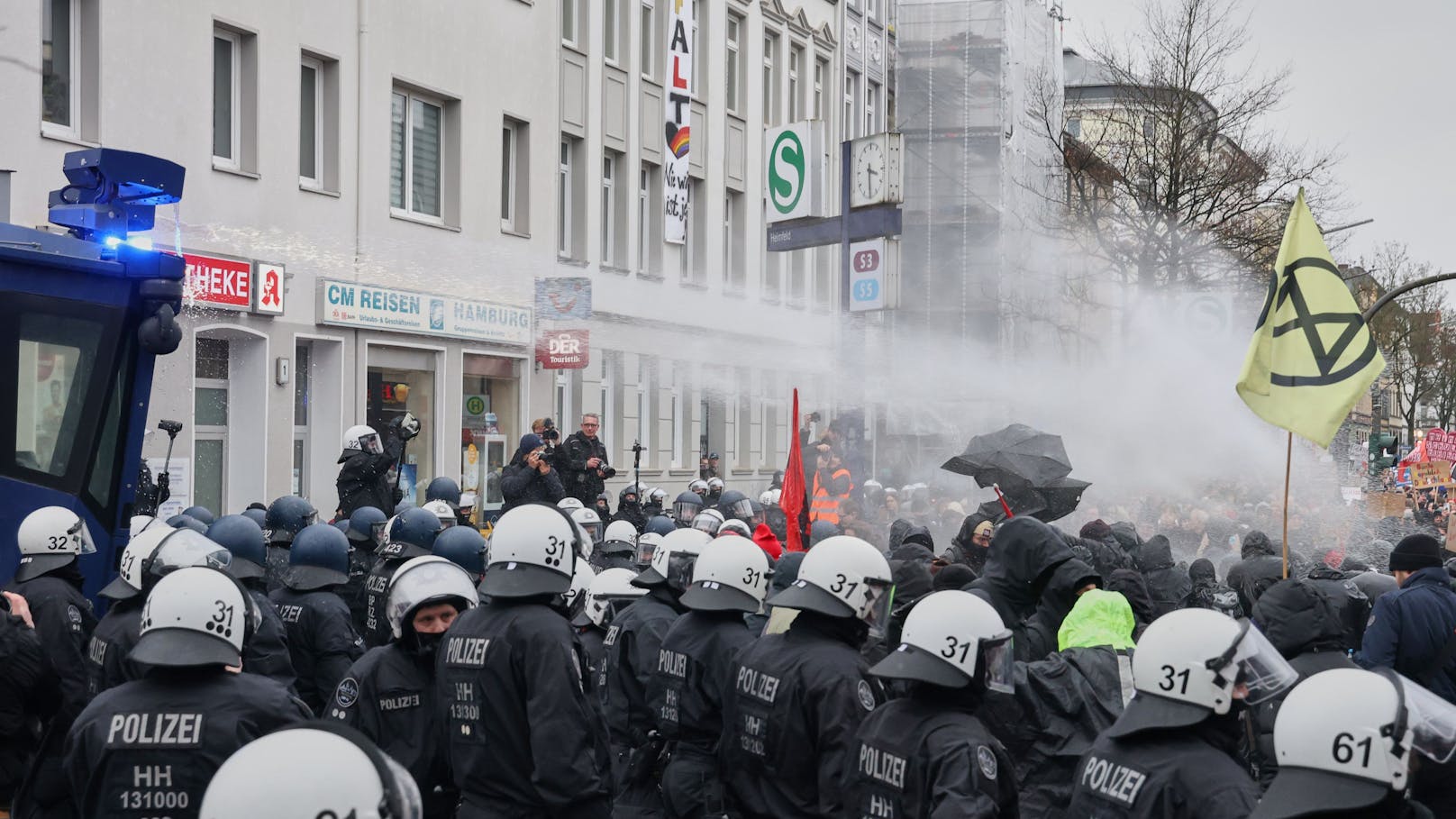 Eskalation bei Anti-AfD-Demo in Hamburg – 18 Festnahmen