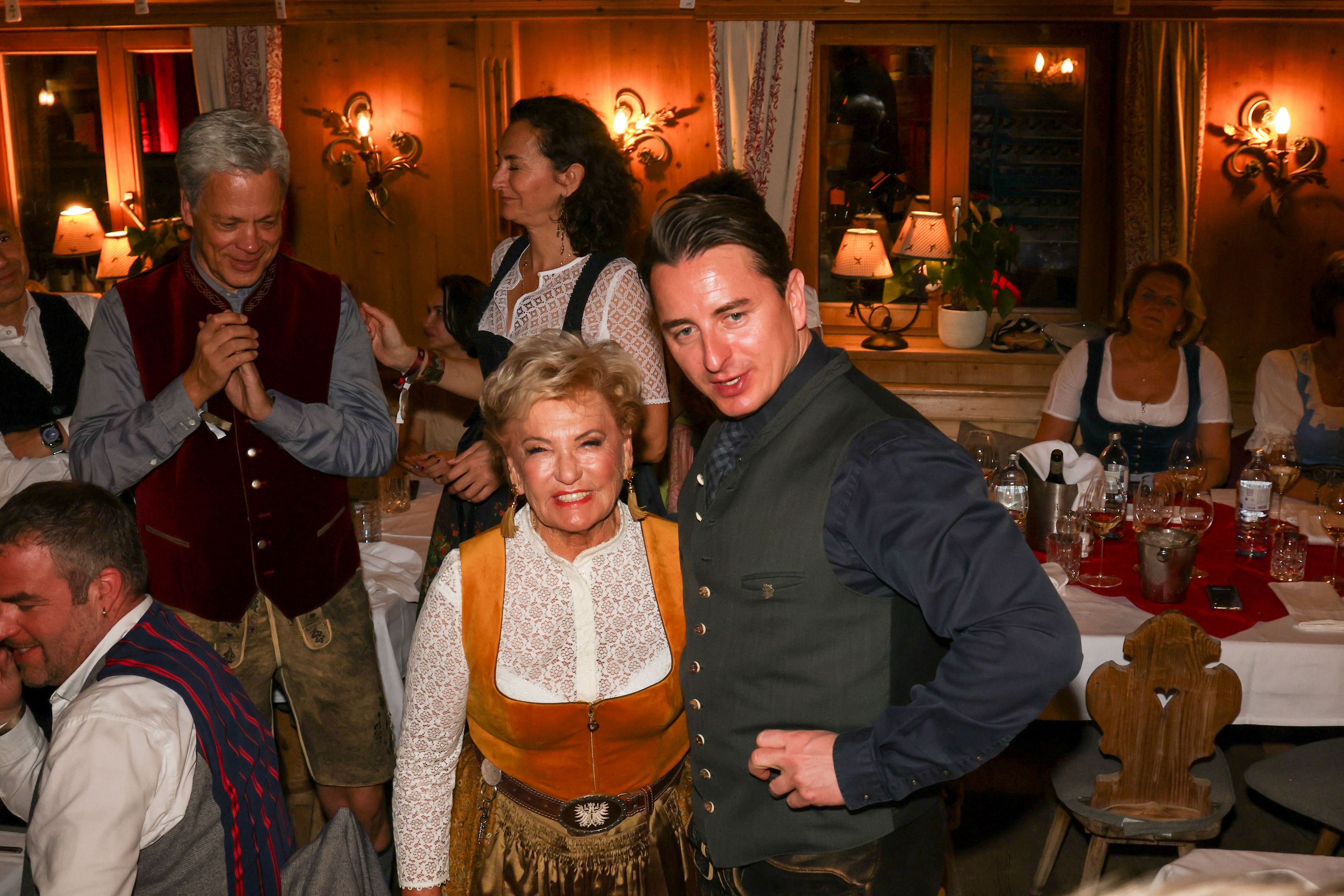 Rosi Schipflinger mit Andreas Gabalier bei der legendären Schnitzelparty