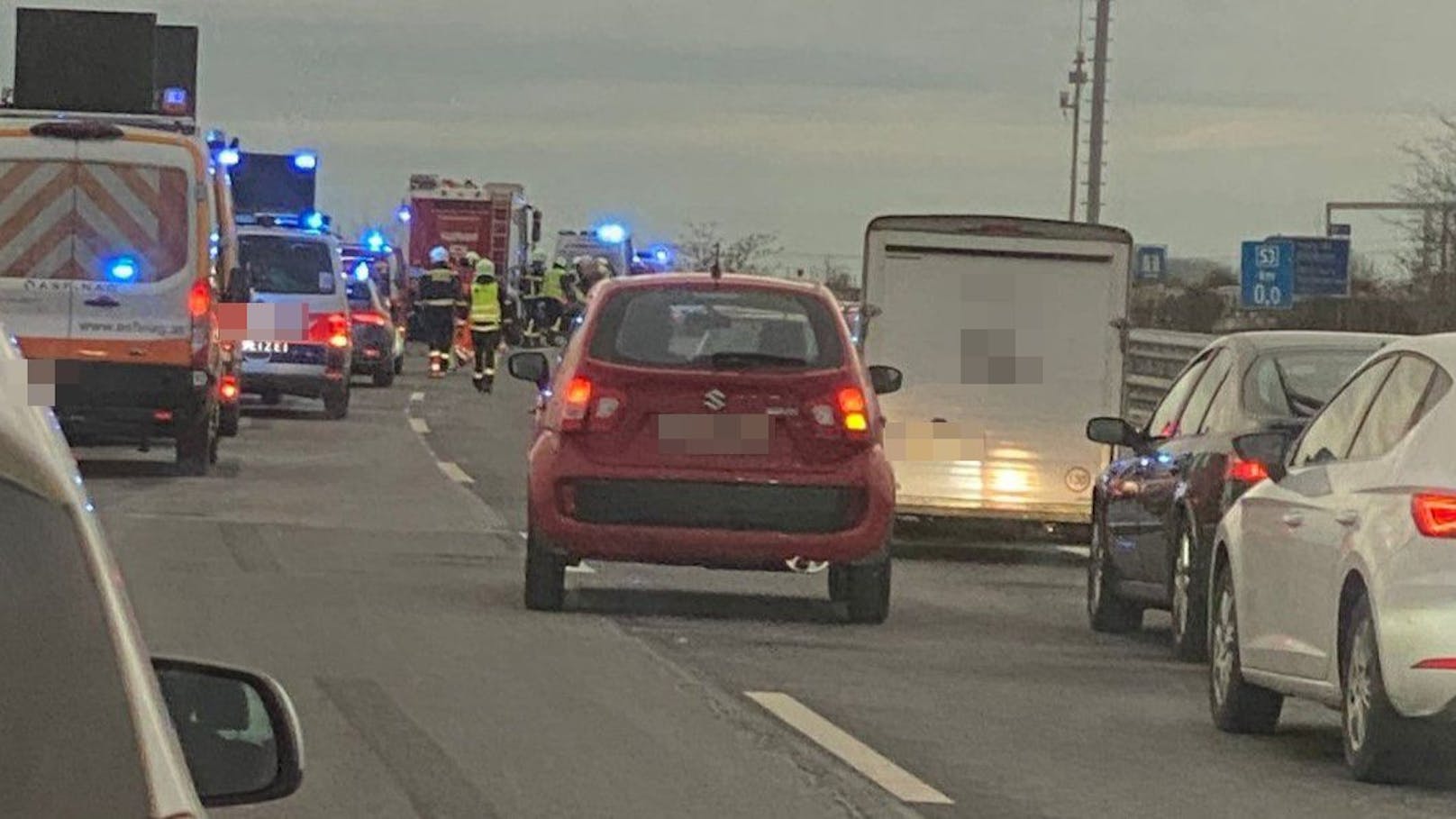 Geisterfahrer-Crash vor Wien! Stau-Chaos auf A22