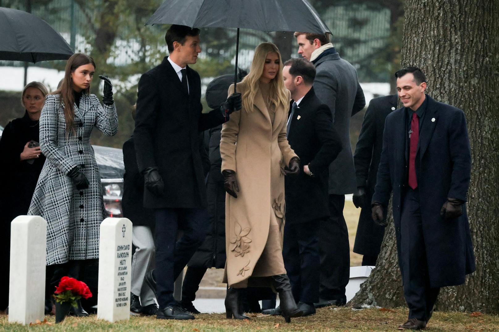 Ivanka Trump zeigte sich am 19. Jänner 2025 in Brauntönen, die ebenfalls an ein früheres Outfit von Kate erinnerten.