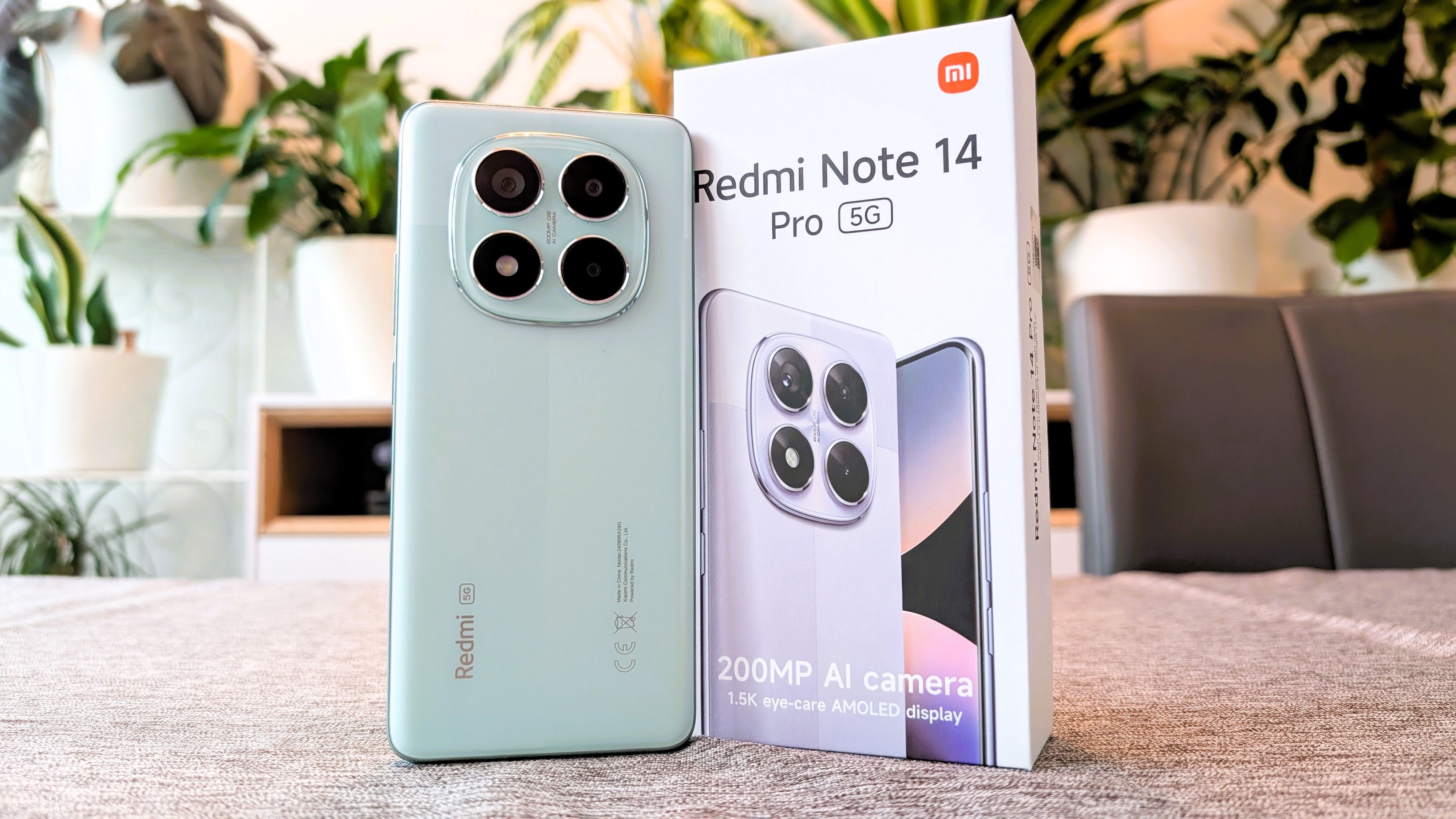 Das Redmi Note 14 Pro 5G bietet eine preiswerte Alternative zum Pro+ Modell, wobei die technischen Unterschiede gering sind.