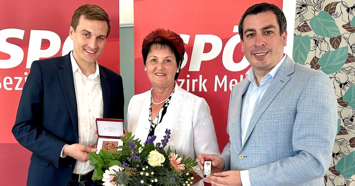 Der Landesparteivorsitzende Sven Hergovich und Landesgeschäftsführer und SPÖ-Bezirksparteivorsitzende Günther Sidl gratulierten der längstdienenden Bürgermeisterin Lisbeth Kern (Petzenkirchen) 2023.