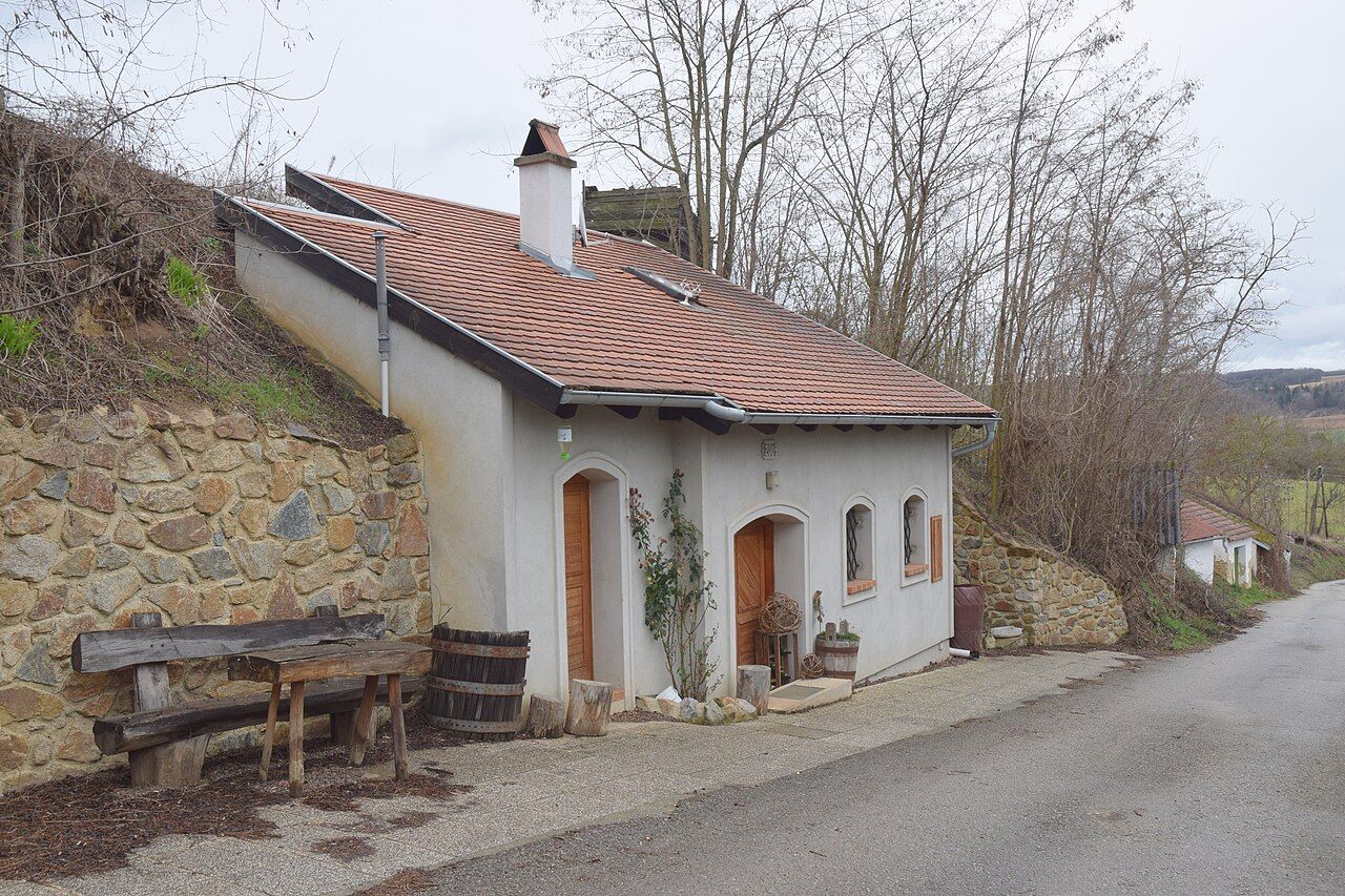 Kellergasse in Oberthern, Katastralgemeinde von Heldenberg