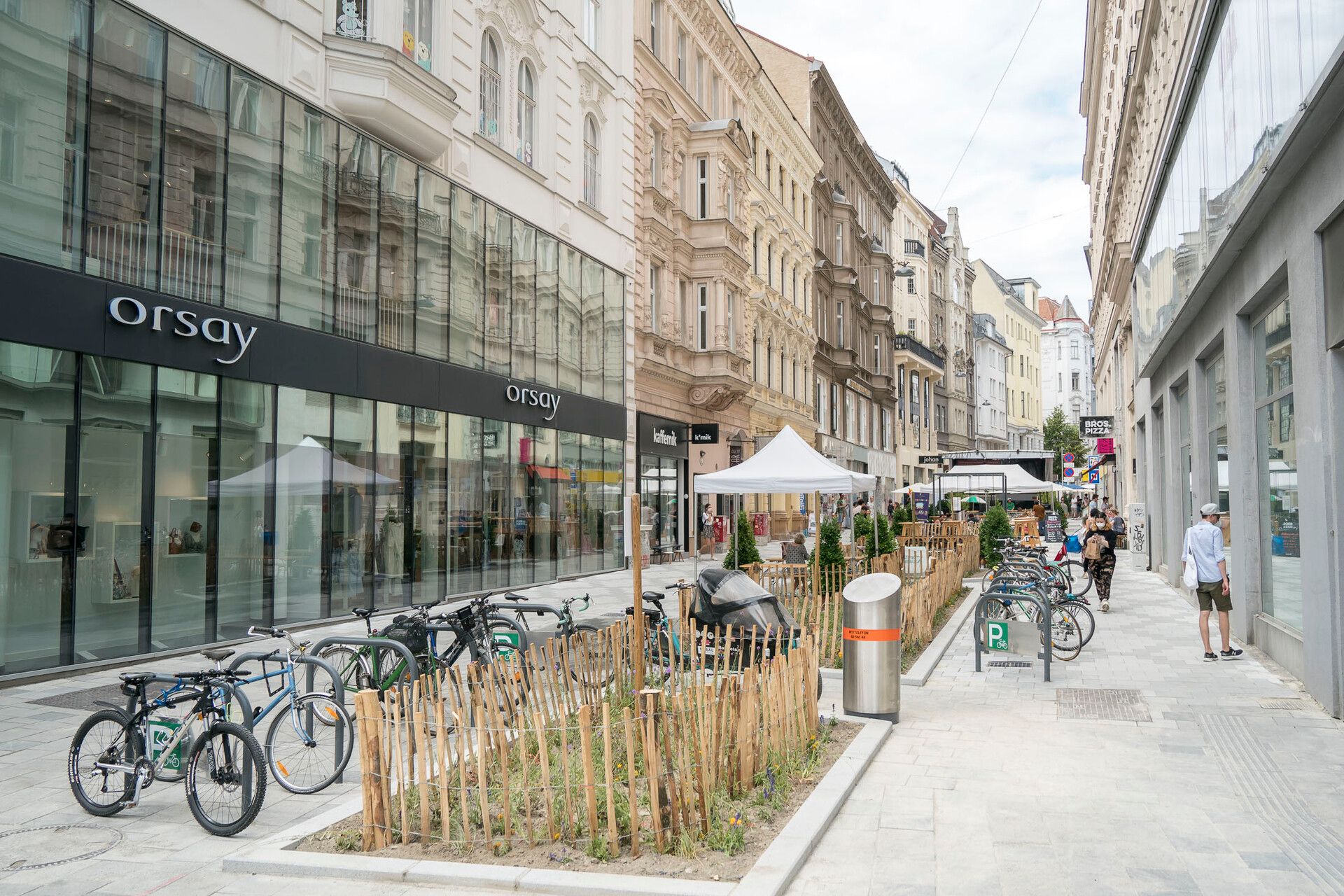 Neugestaltete Zollergasse in Wien-Neubau: Parkplätze gibt es hier keine mehr.