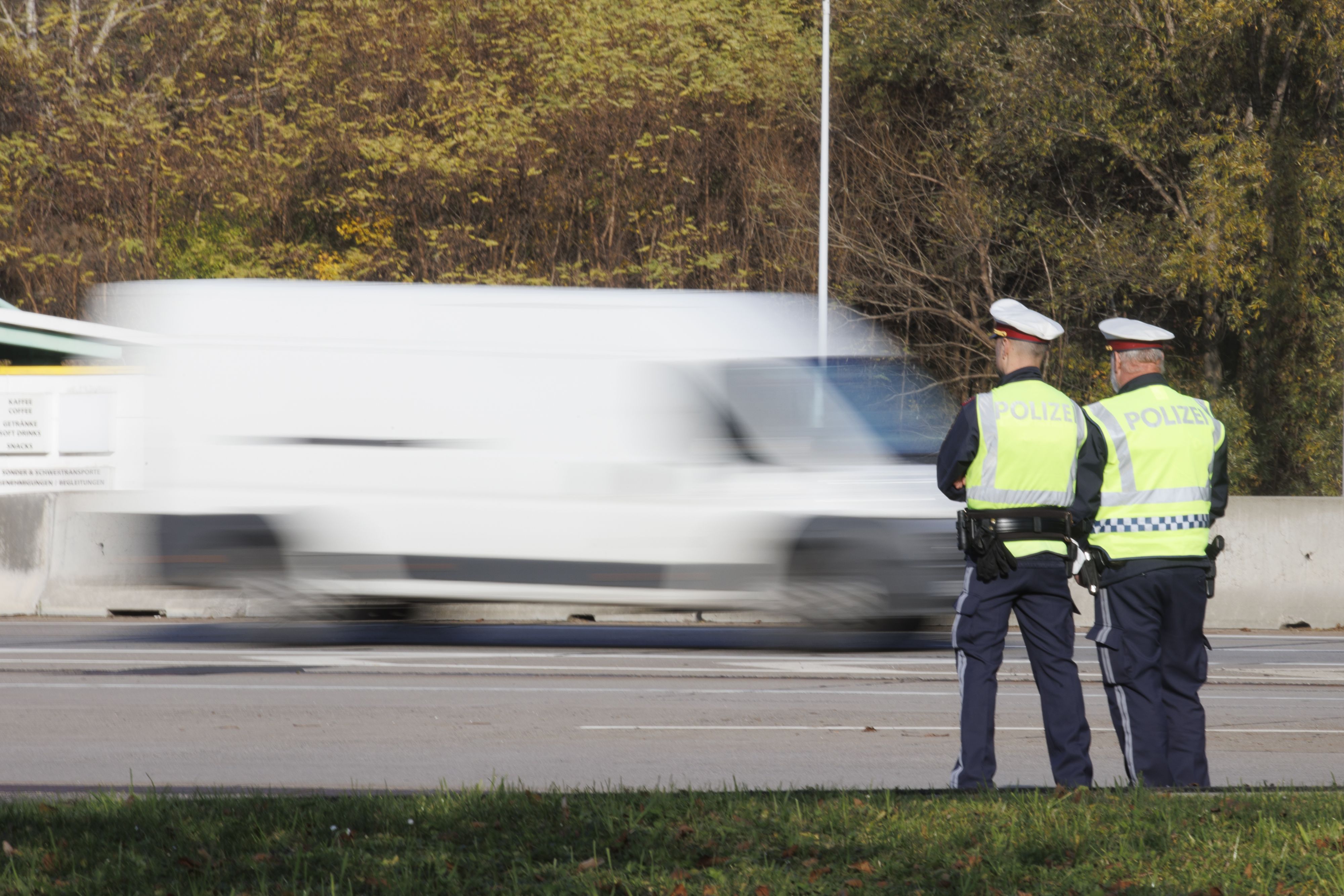 Bei den Kontrollen im Bezirk Mödling nahmen die Beamten viele Fahrzeuge genau unter die Lupe.