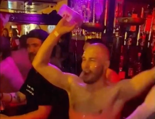 Monney mit Glatze im 