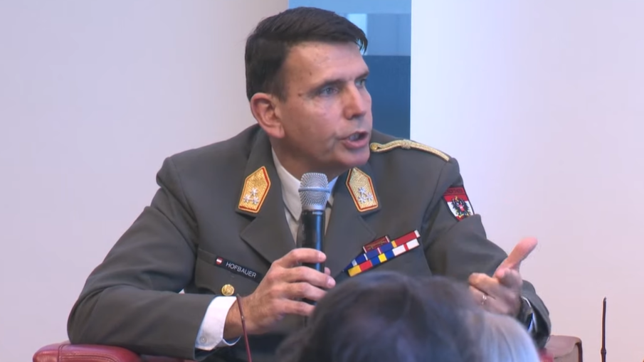 Generalmajor Günther Hofbauer ist stellvertretender Generalstabschef, Leiter der Direktion Fähigkeiten und Grundsatzplanung sowie Fähigkeitsdirektor des österreichischen Bundesheeres.