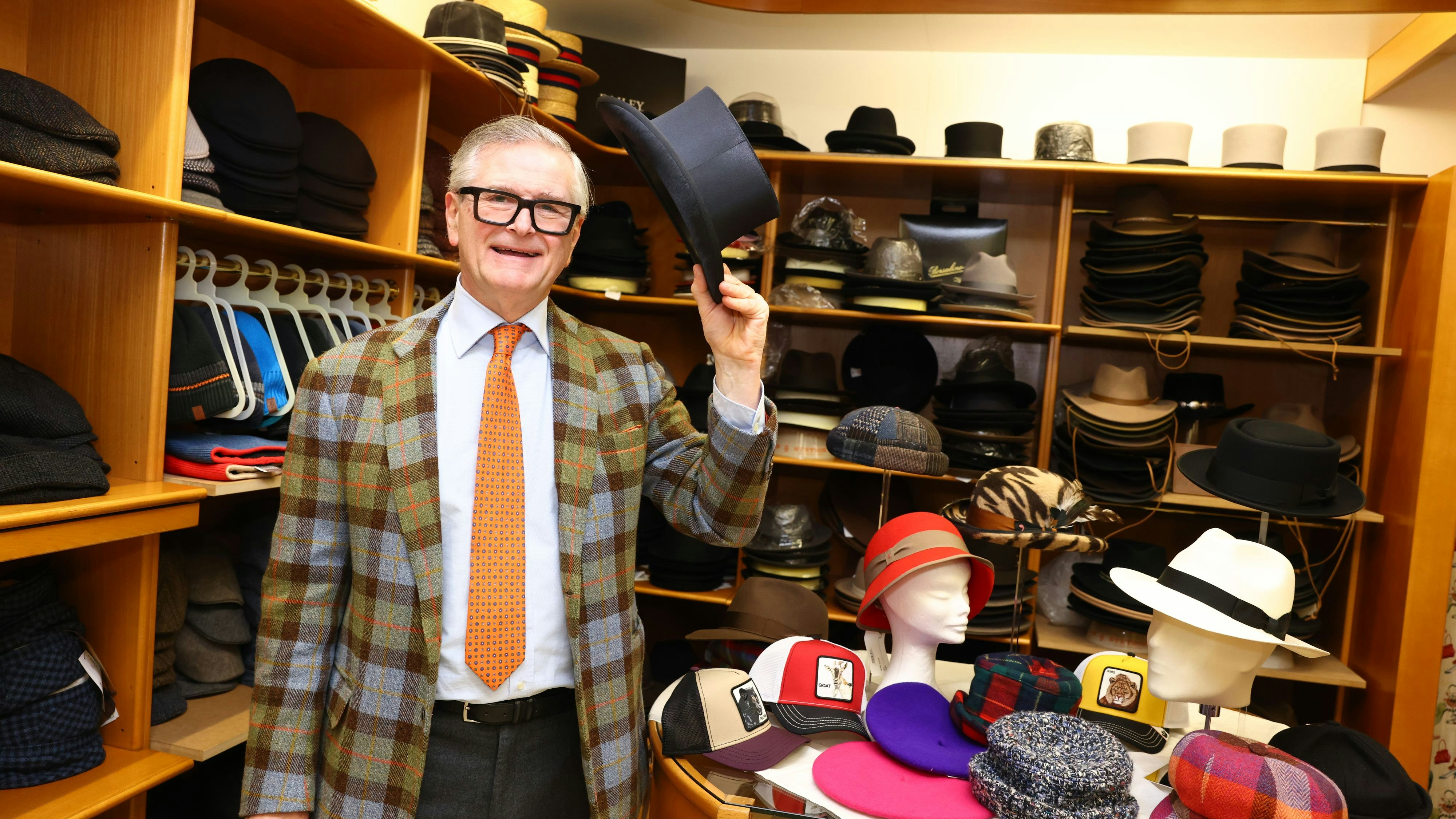 Sabine Hertel : Hut Geschäft Mauerer in Opernpassage