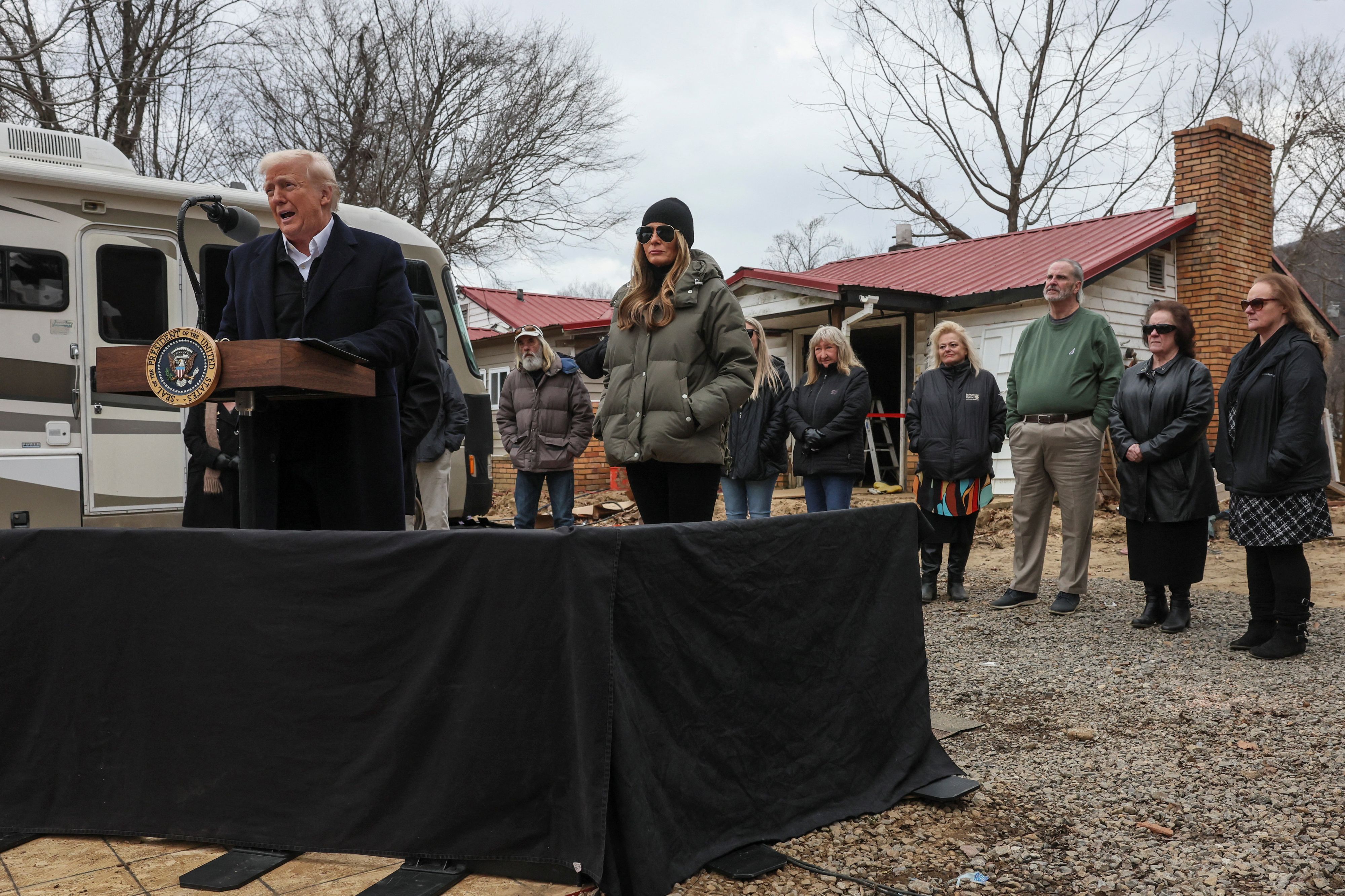 Donald und Melania Trump zu Besuch im Hurrikan-Katastrophenschutzgebiet North Carolina.