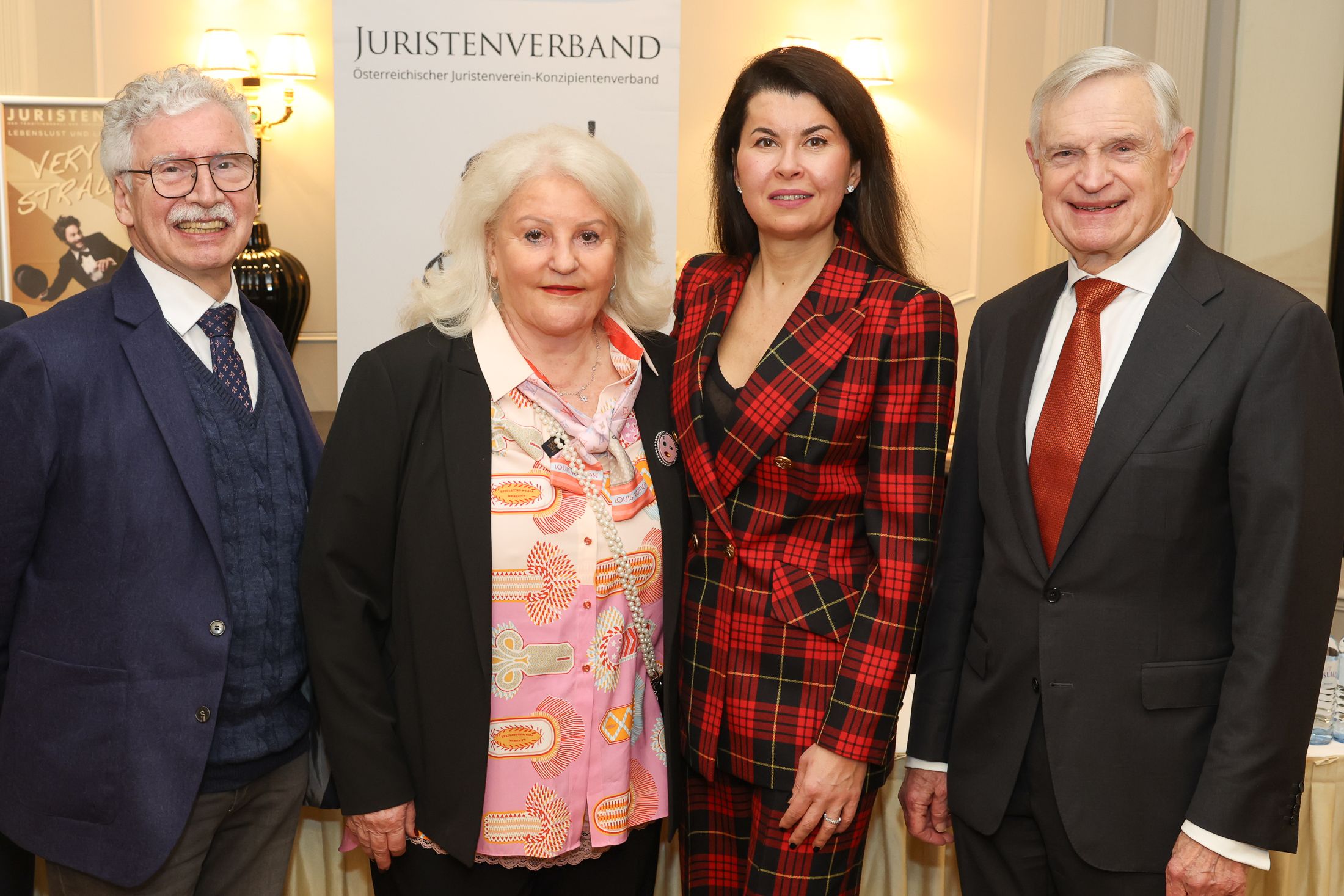 Eduard Strauss, Marika Lichter, Zoryana Kushpler und Thomas Schäfer-Elmayer am Pressefrühstück des Juristenballs. 