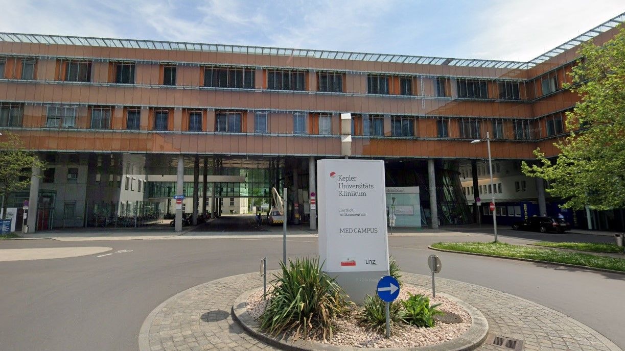 Das Mädchen wurde schwer verletzt ins Linzer Kepler Uniklinikum gebracht.