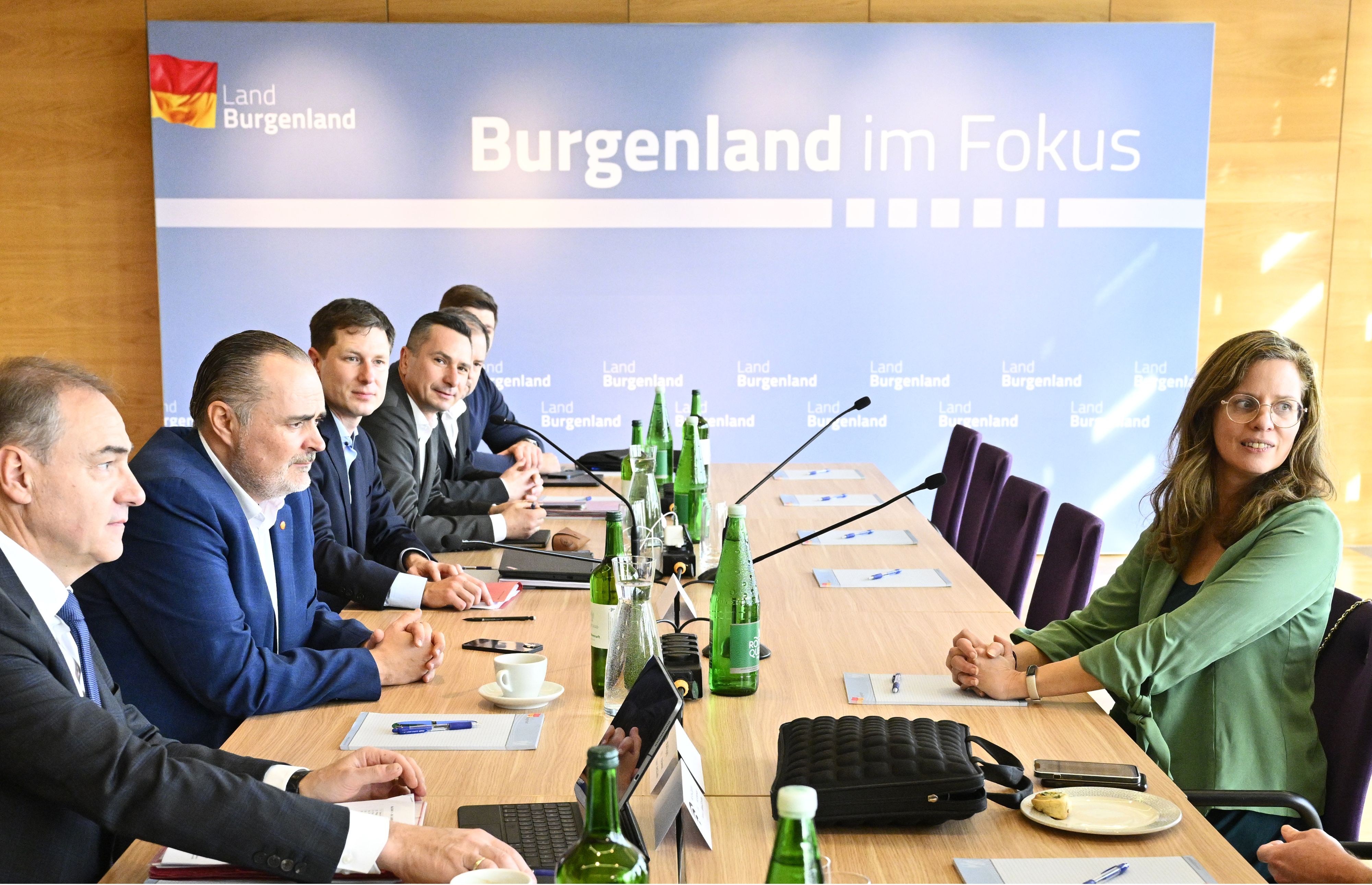 SPÖ-Landeshauptmann Hans Peter Doskozil und Grünen-Chefin Anja Haider-Wallner beim Auftakt der Koalitionsgespräche für Rot-Grün im Burgenland am 28. Jänner 2025.