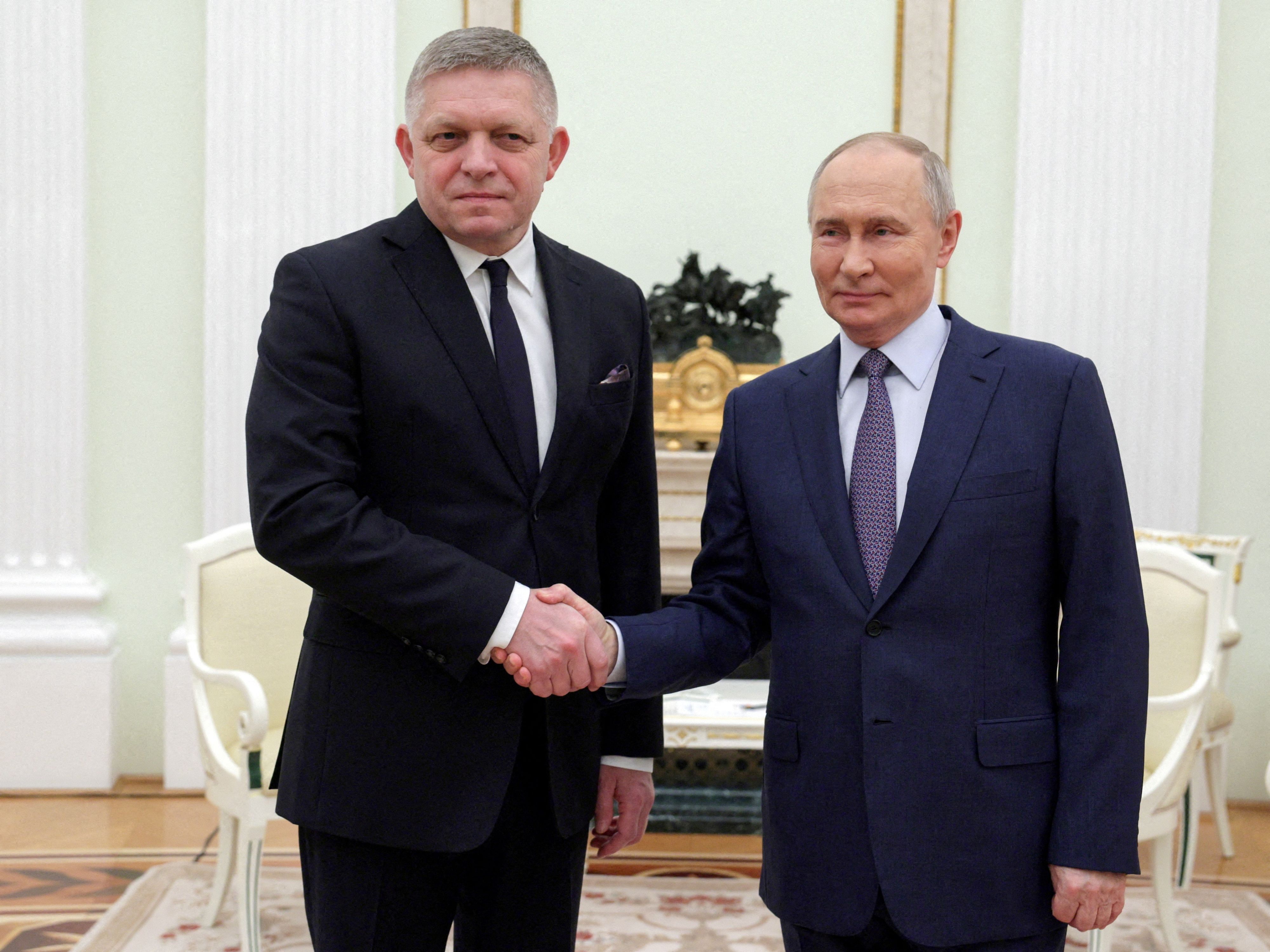 Das der slowakische Premierminister Robert Fico bei Vladimir Putin in Moskau zu Besuch war,  scheint der slowakischen Bevölkerung zu missfallen. 
