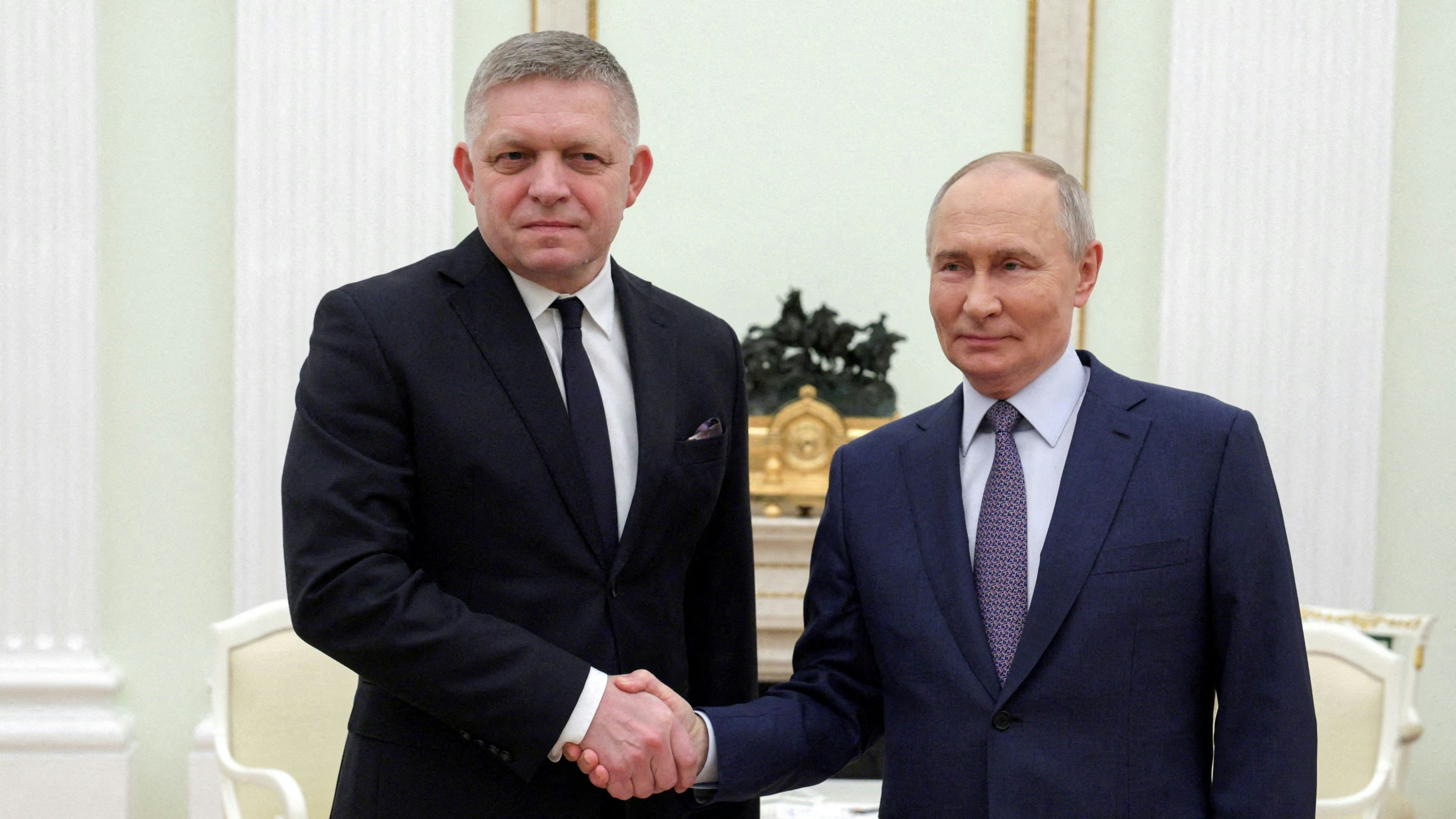 Das der slowakische Premierminister Robert Fico bei Vladimir Putin in Moskau zu Besuch war,  scheint der slowakischen Bevölkerung zu missfallen. 