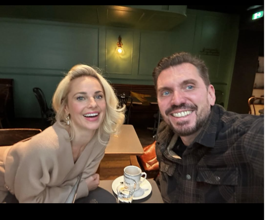 Silvia Schneider mit Regisseur Andreas Schmied.