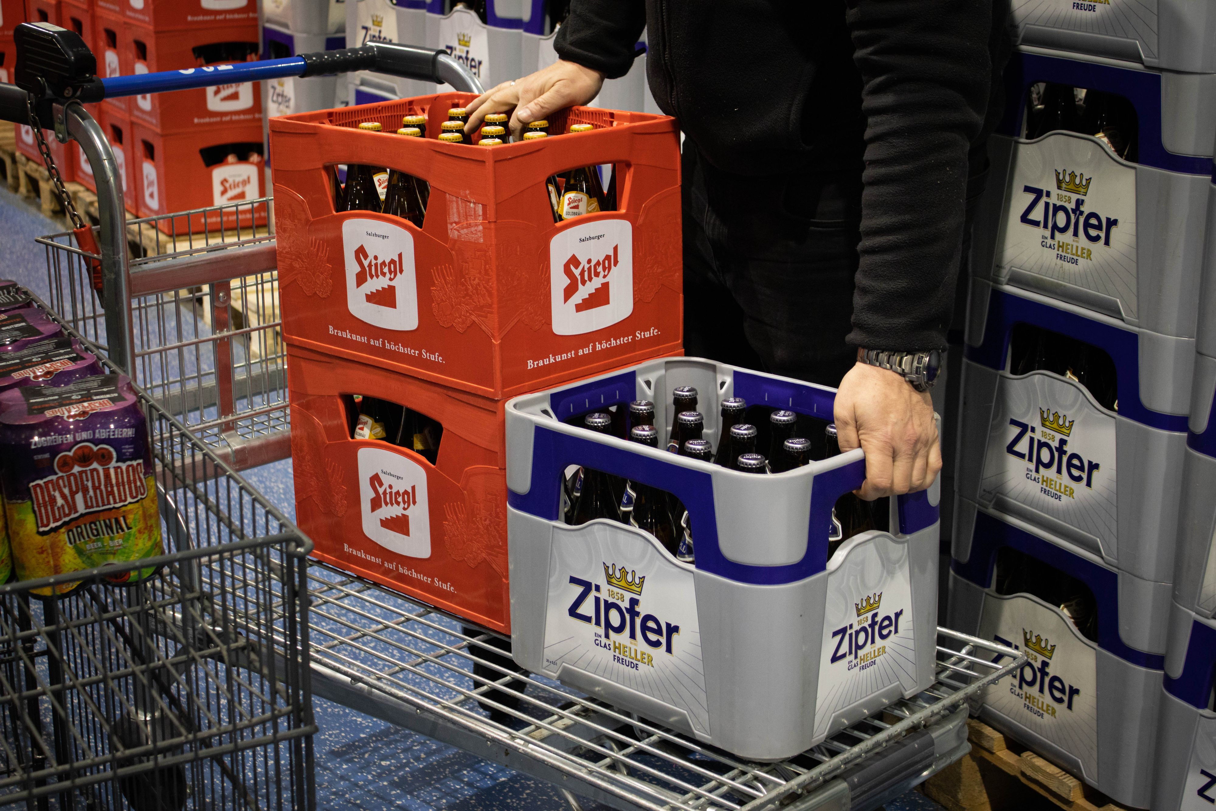 Zur Vorsicht ein paar Kisten Bier mehr mitnehmen, zahlt sich dieser Tage aus.