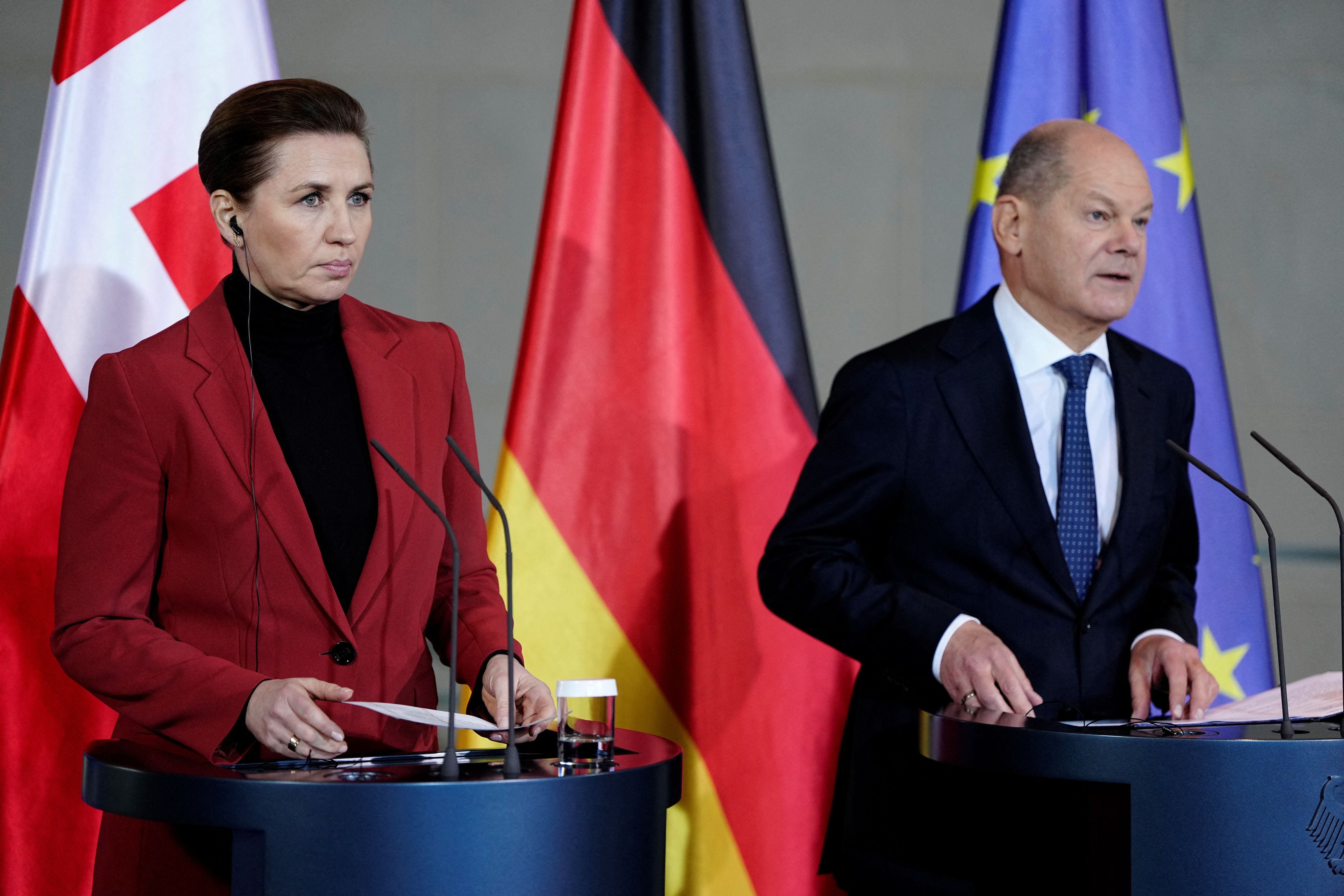 Der deutsche Kanzler Olaf Scholz und die dänische Ministerpräsidentin Mette Frederiksen bei der gemeinsamen Presse-Konferenz in Berlin.