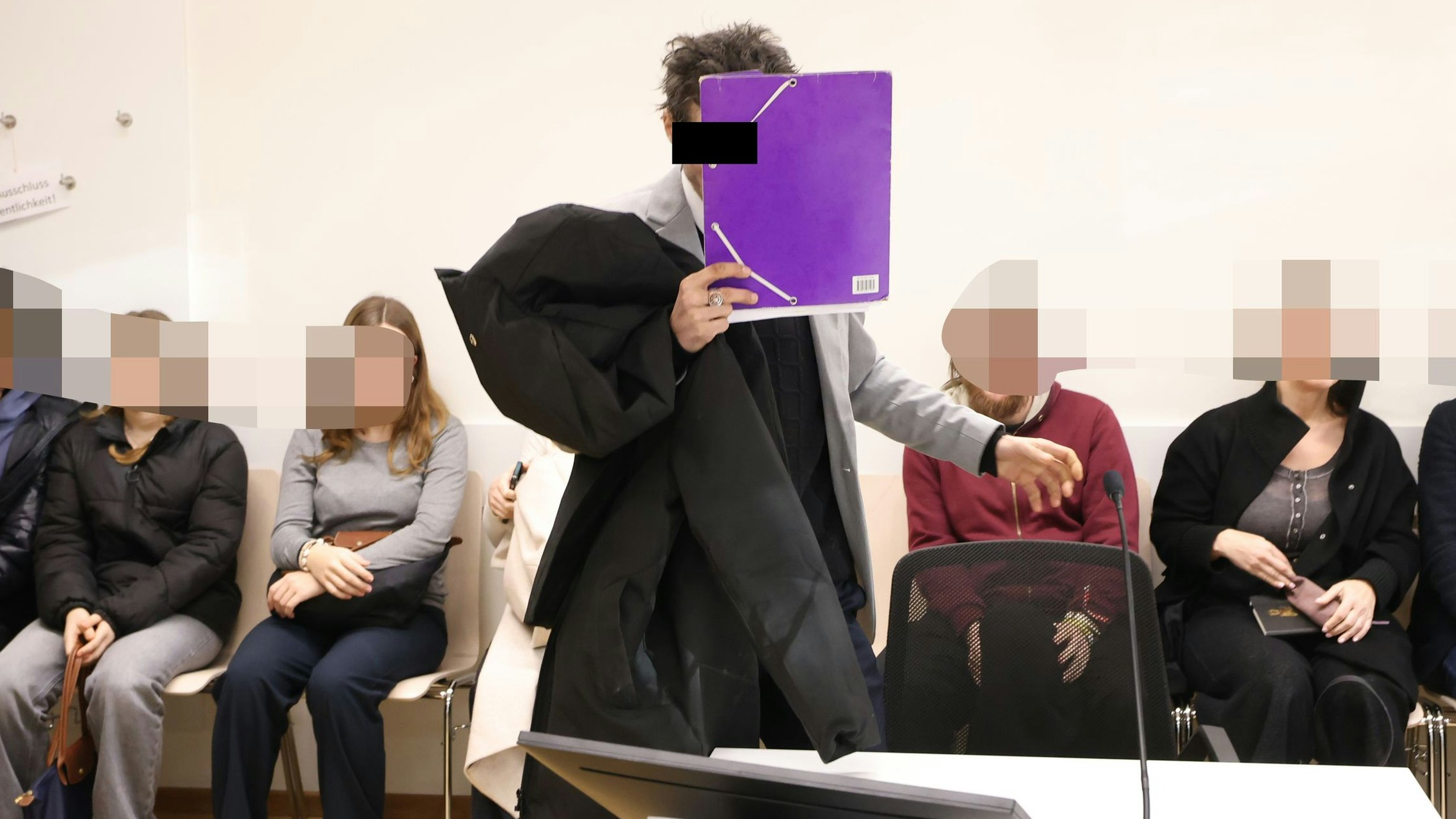 Der Angeklagte vor Gericht in Wien.