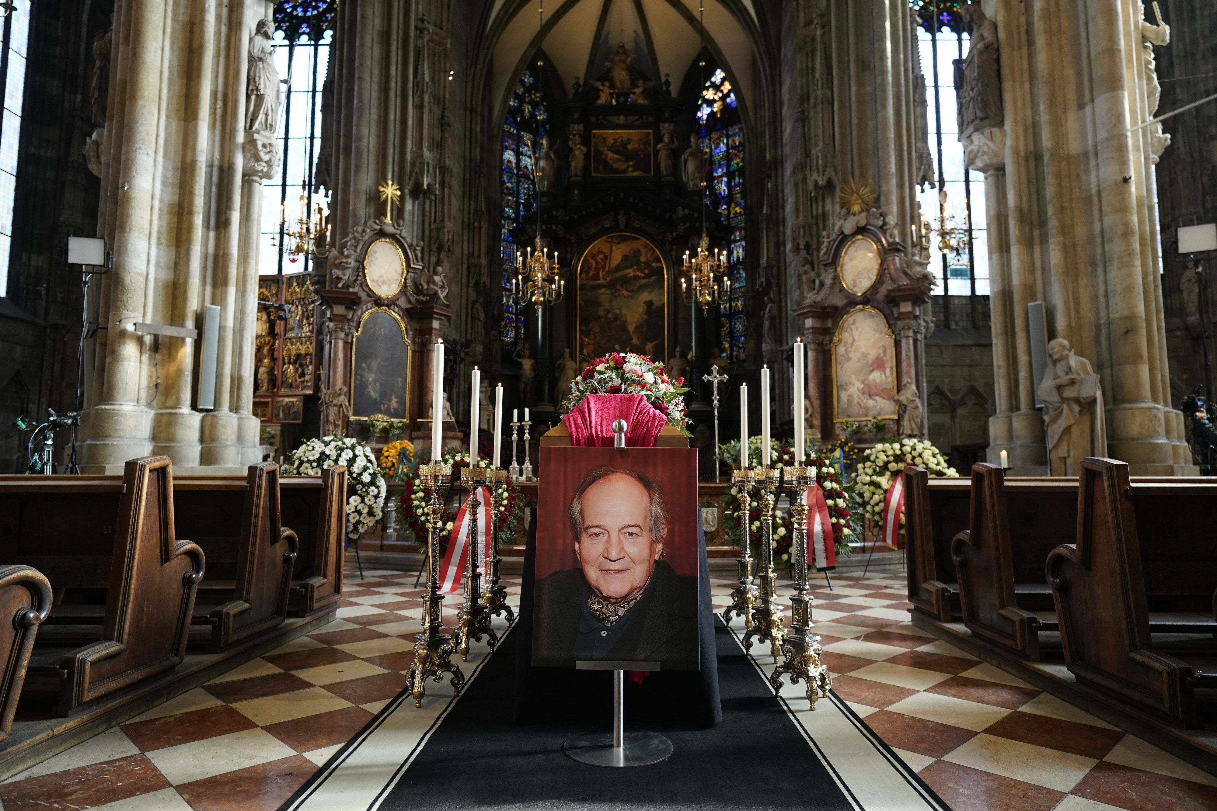 Otto Schenks Sarg wurde im Stephansdom aufgebahrt