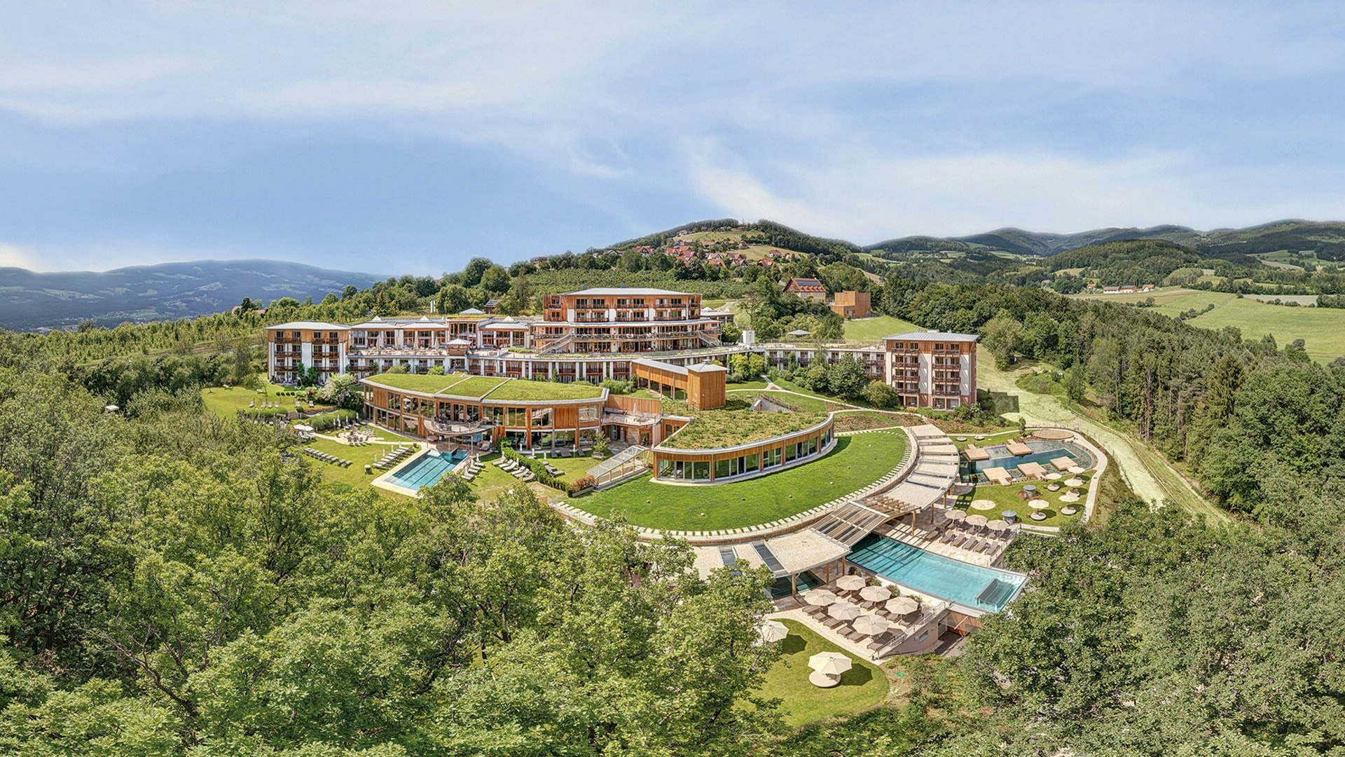 RETTER Bio-Natur-Resort im steirischen Pöllauberg ist ein Hotspot für alle, die Wellness, Natur, Fitness und 100 % Bio-Slow-Food Kulinarik auf Haubenniveau lieben.