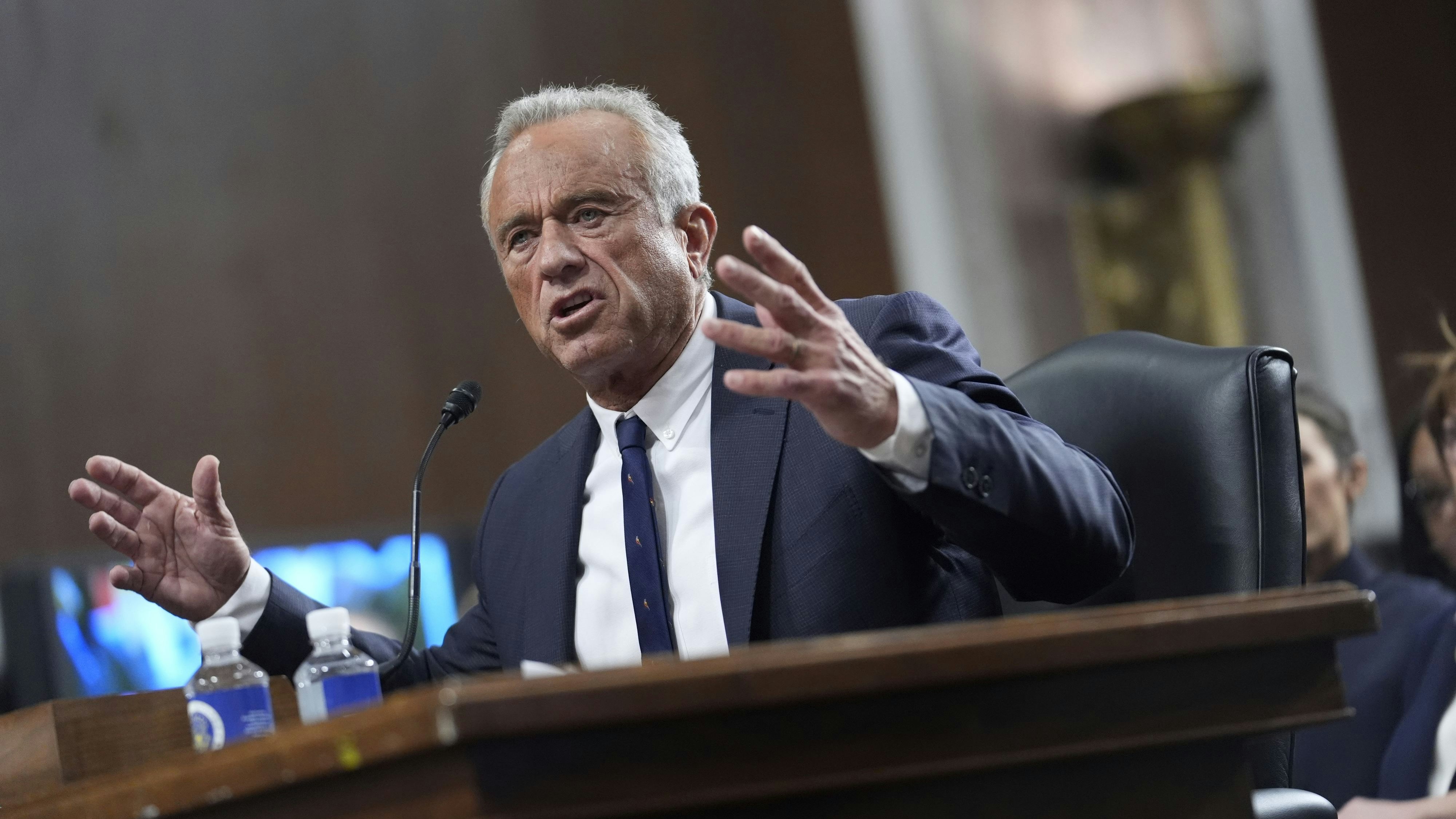 Impfskeptiker Robert F. Kennedy Jr., bei der Anhörung im Senat. Er soll Gesundheitsminister werden, heute fällt die Entscheidung