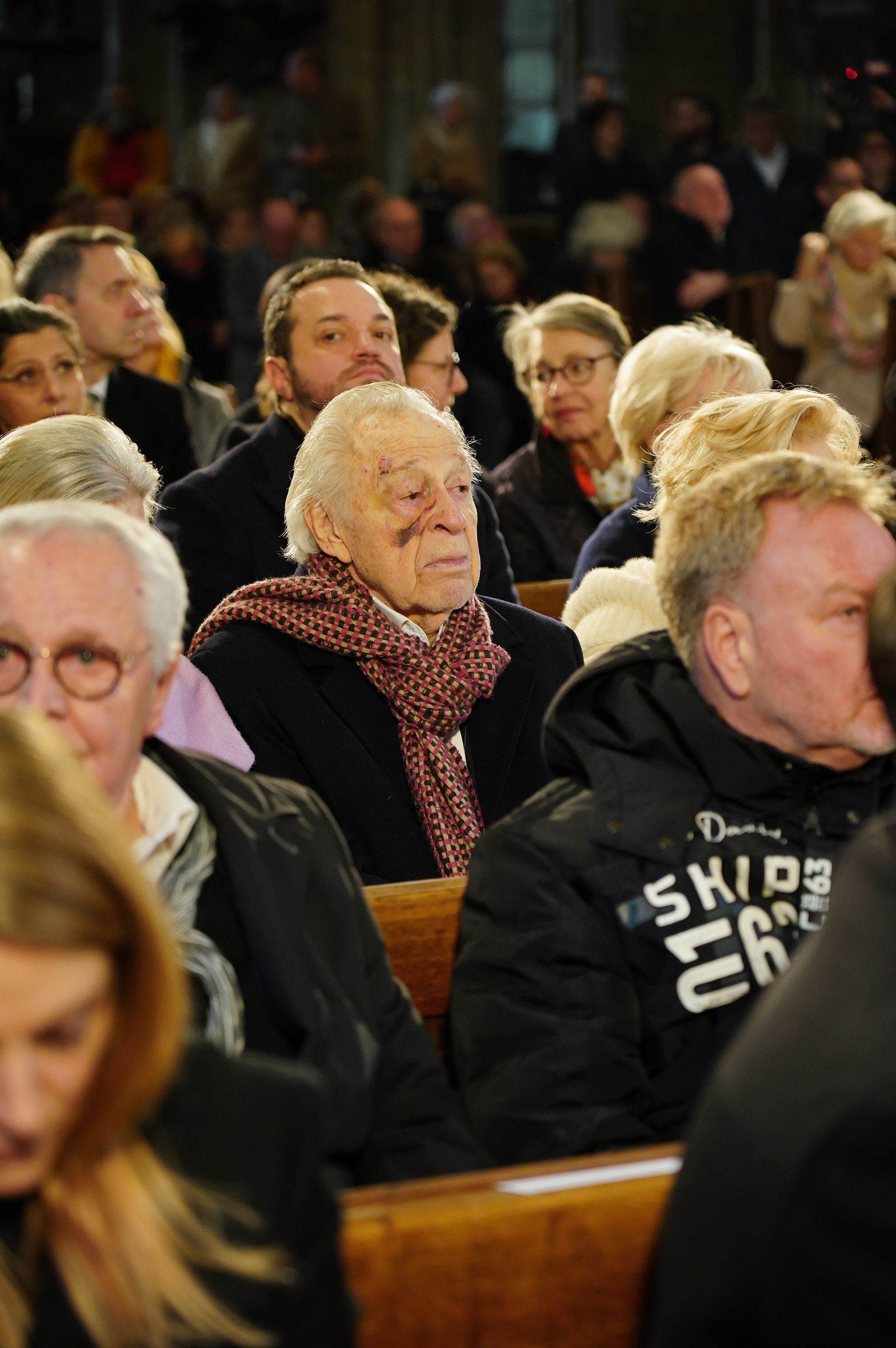 Harald Serafin kam trotz kürzlichem Sturz in den Dom.