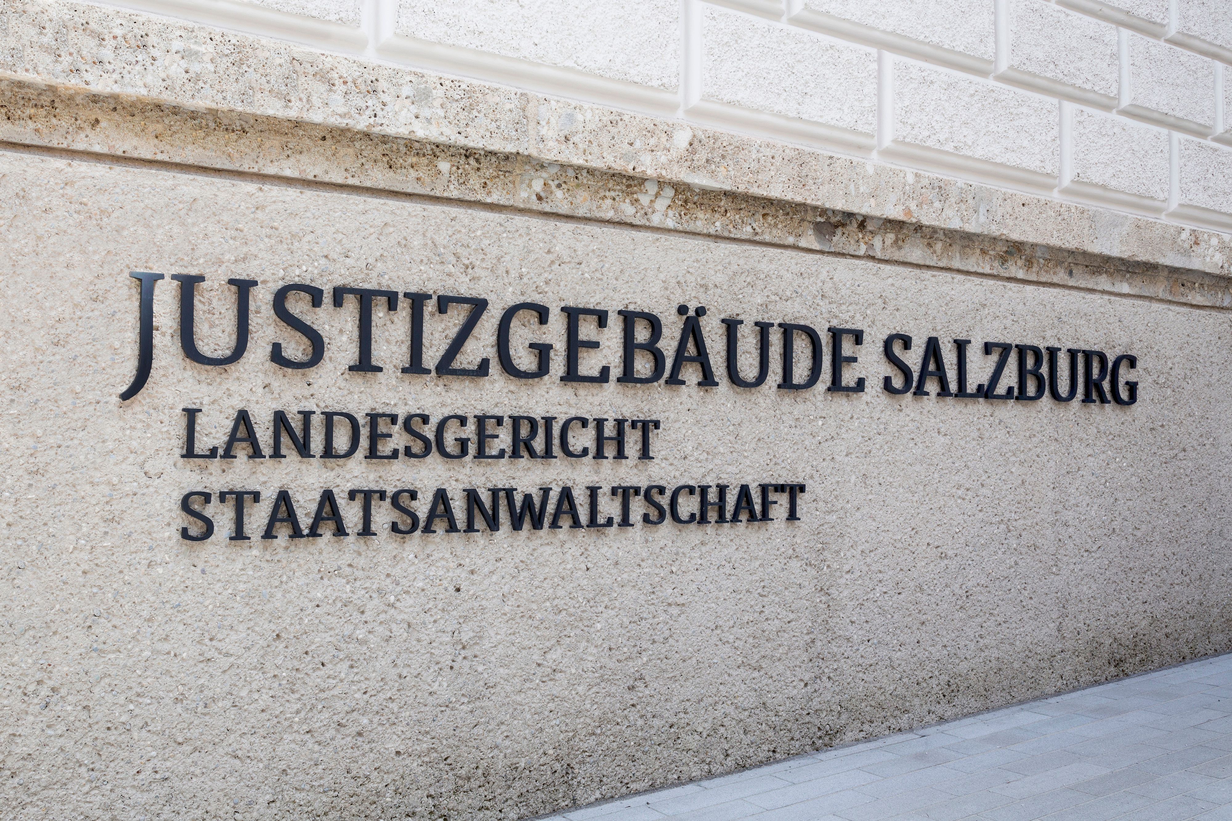 Dem Vater wird vorgeworfen, sein Kind gewürgt zu haben. 