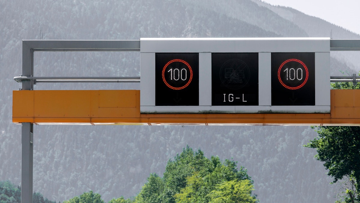 Inntalautobahn – Fast 200 km/h auf A12 – Raser ist Auto und Schein los ...