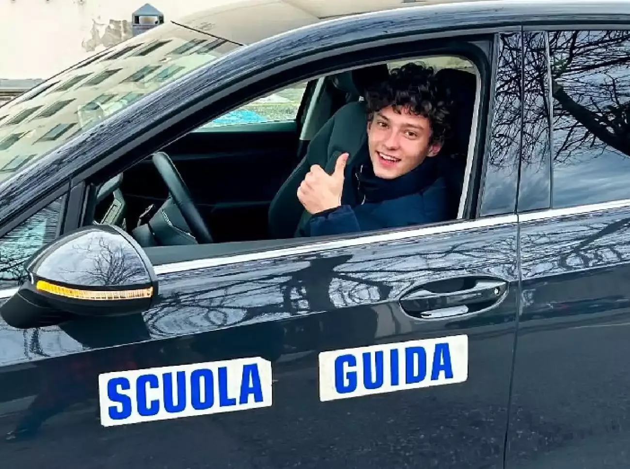 Andrea Kimi Antonelli hat die Führerscheinprüfung bestanden.