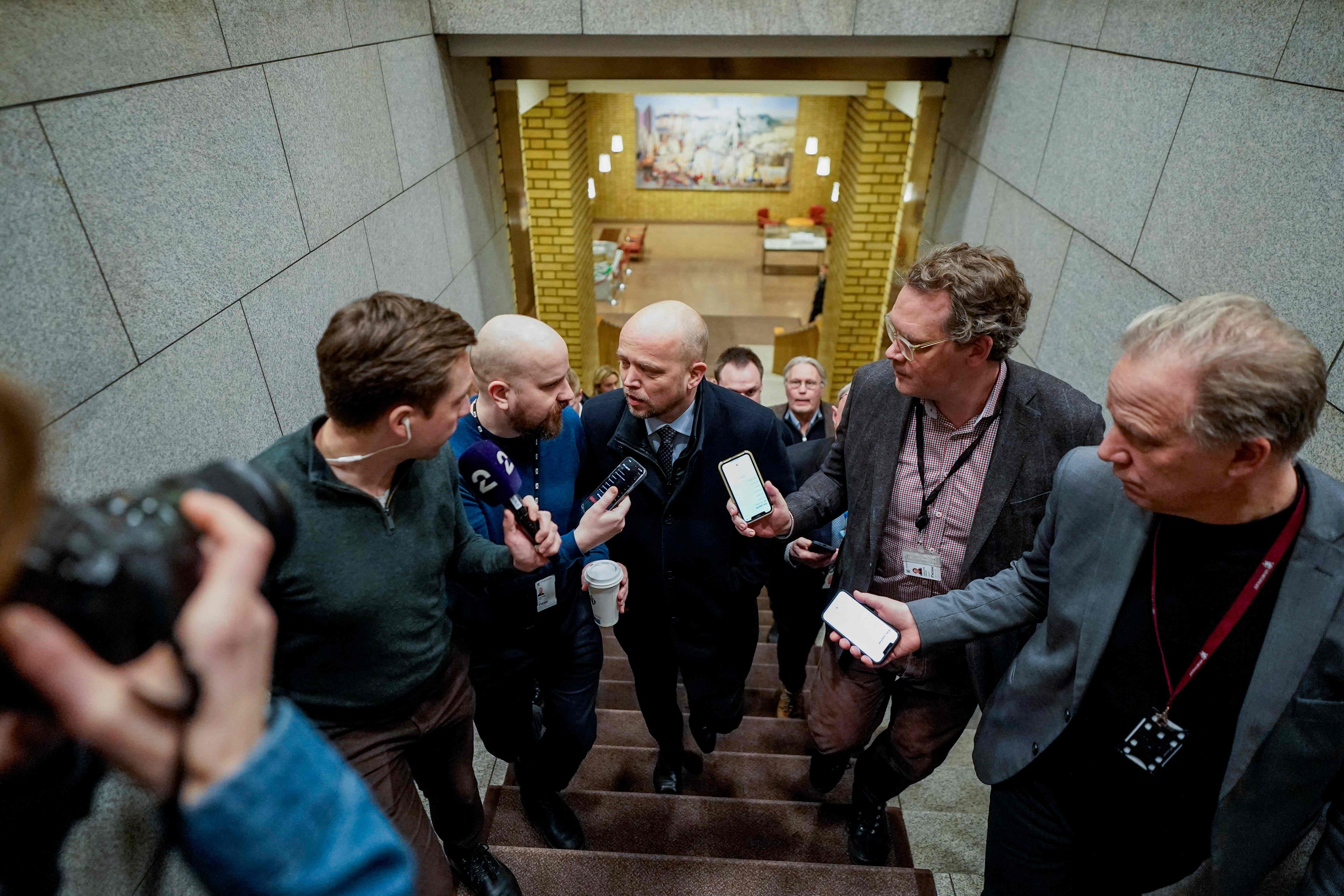 Norwegens Finanzminister Trygve Slagsvold Vedum erklärt in Oslo den Bruch der Regierungskoalition.