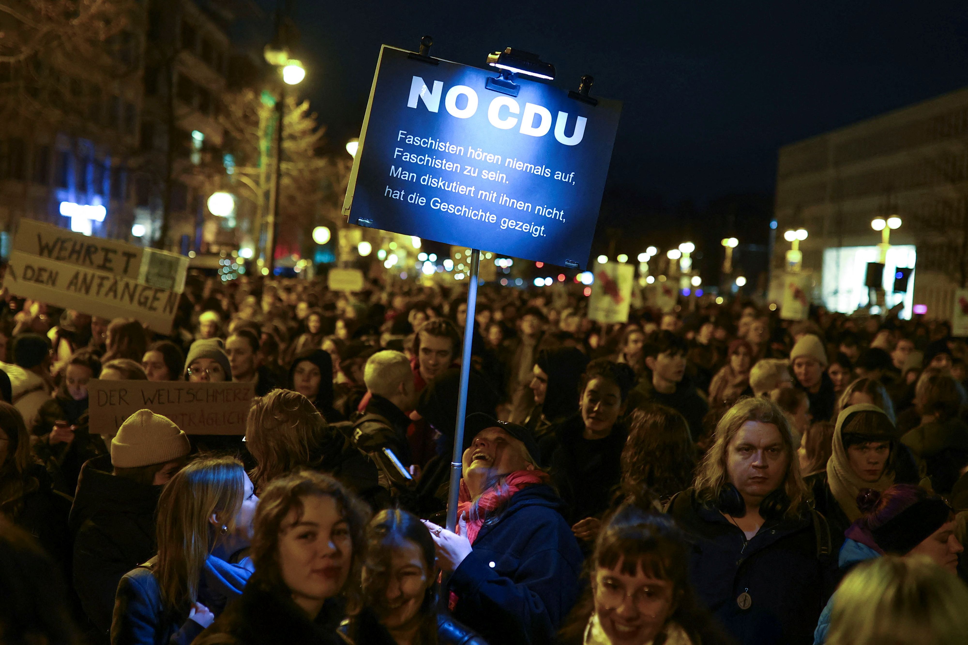 Tausende haben am Donnerstag vor der CDU-Parteizentrale in Berlin demonstriert.