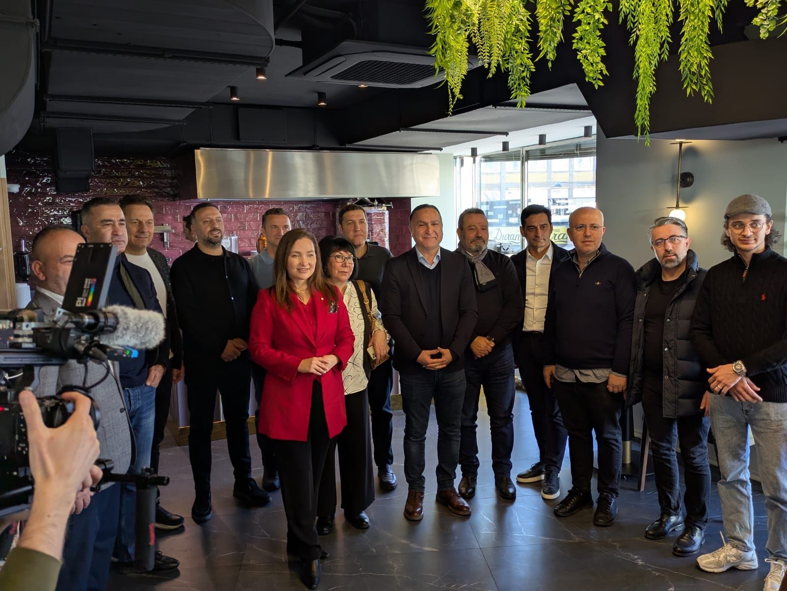 Am Donnerstag sprachen mehrere Unternehmer und SPÖ-Landtagsabgeordnete Aslihan Bozatemur zu den Medien.
