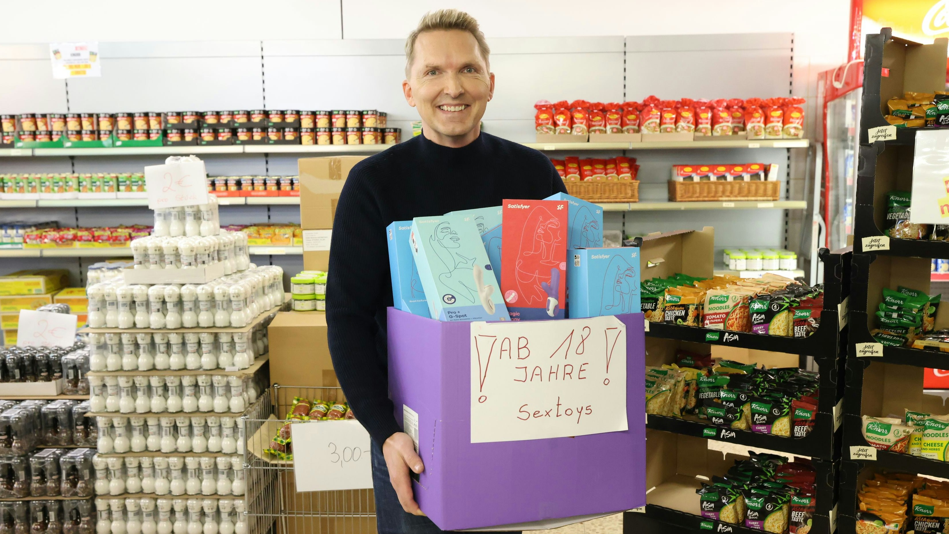 Die lila Box vor den Kassen bietet eine große Auswahl zum Stöbern.