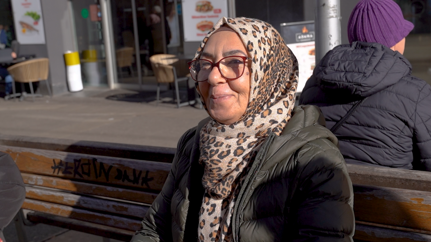 Ayşe (55) macht sich Sorgen, seitdem der Skandal um das Döner-Gammelfleisch bekannt geworden ist.