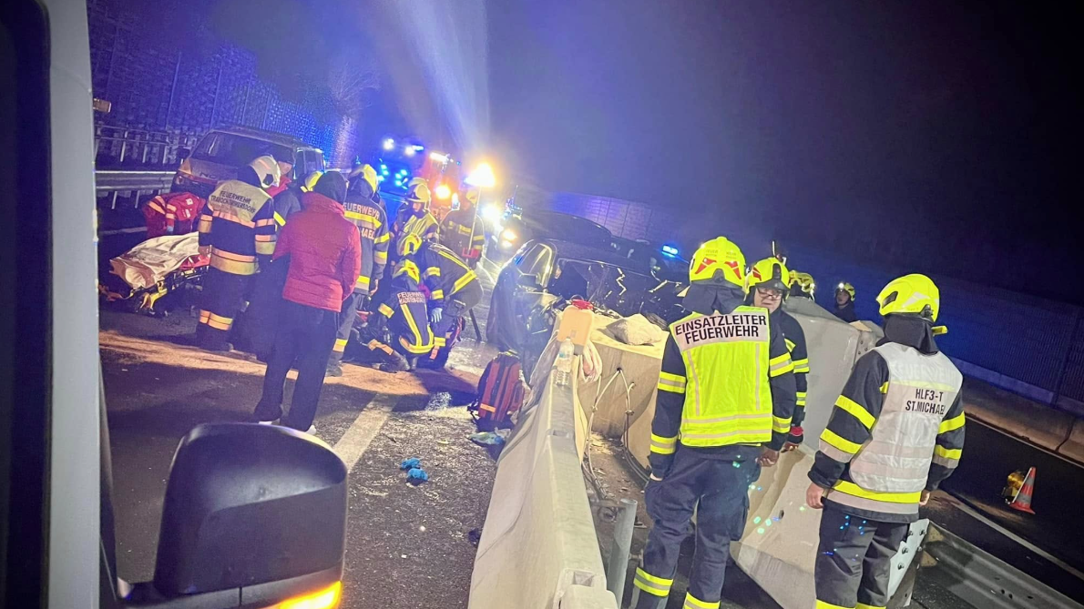 Die verletzten Personen wurden sofort in ein Krankenhaus gebracht.
